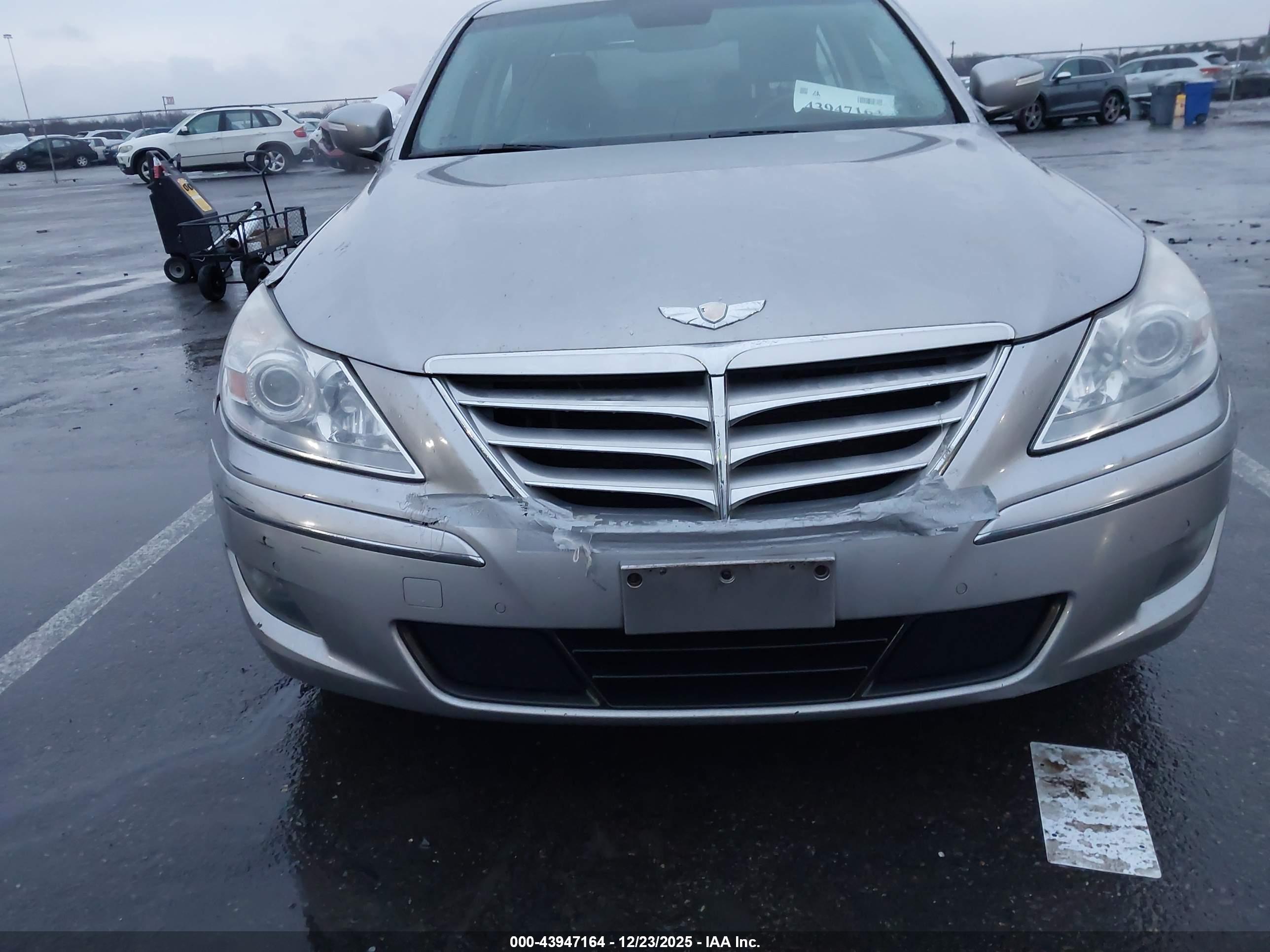HYUNDAI GENESIS image 6