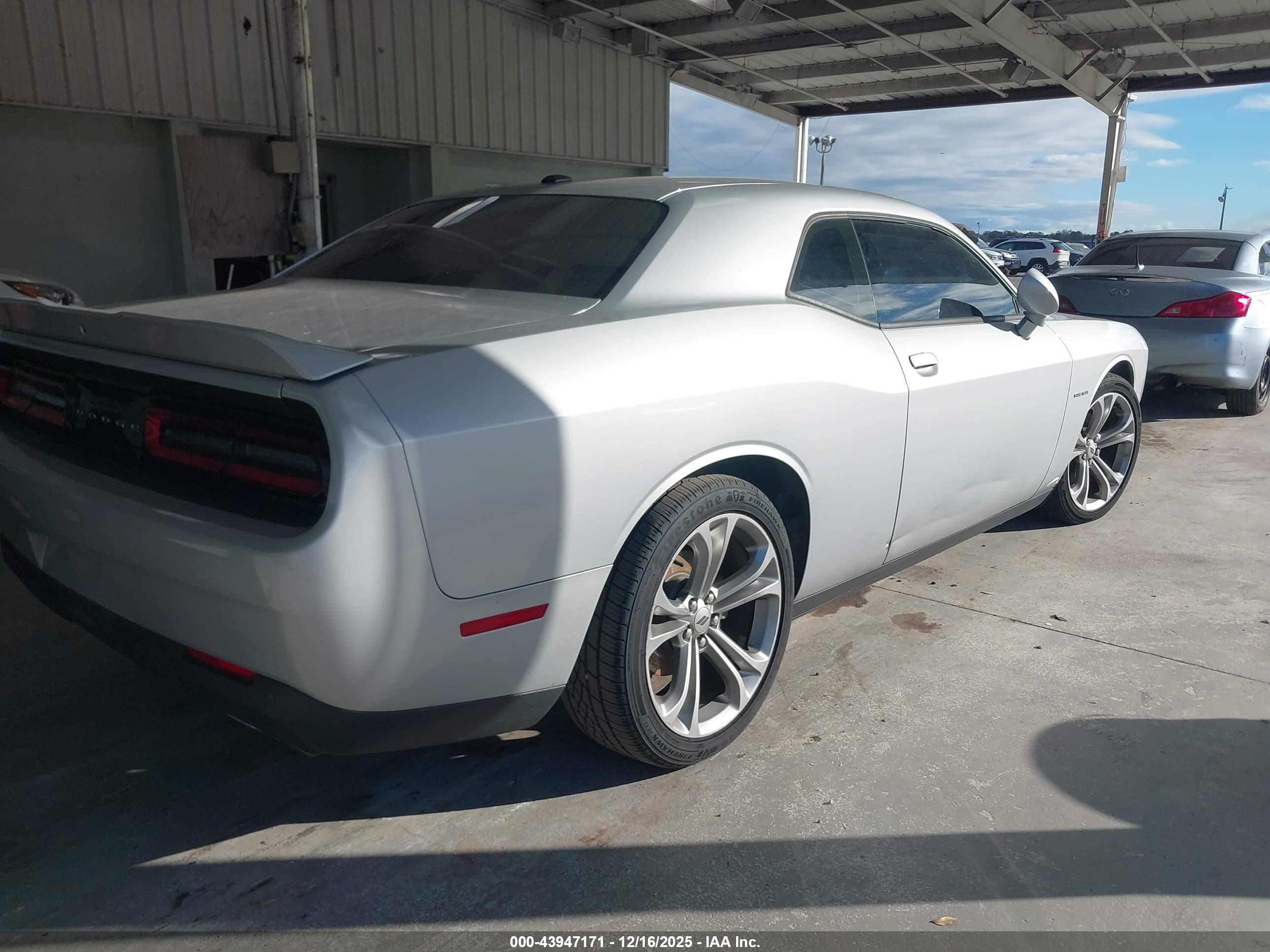 DODGE CHALLENGER image 4