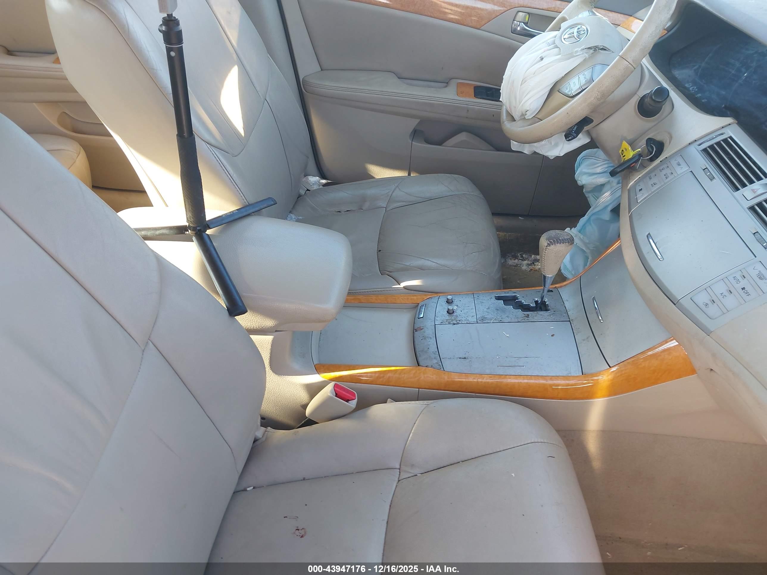 TOYOTA AVALON image 5