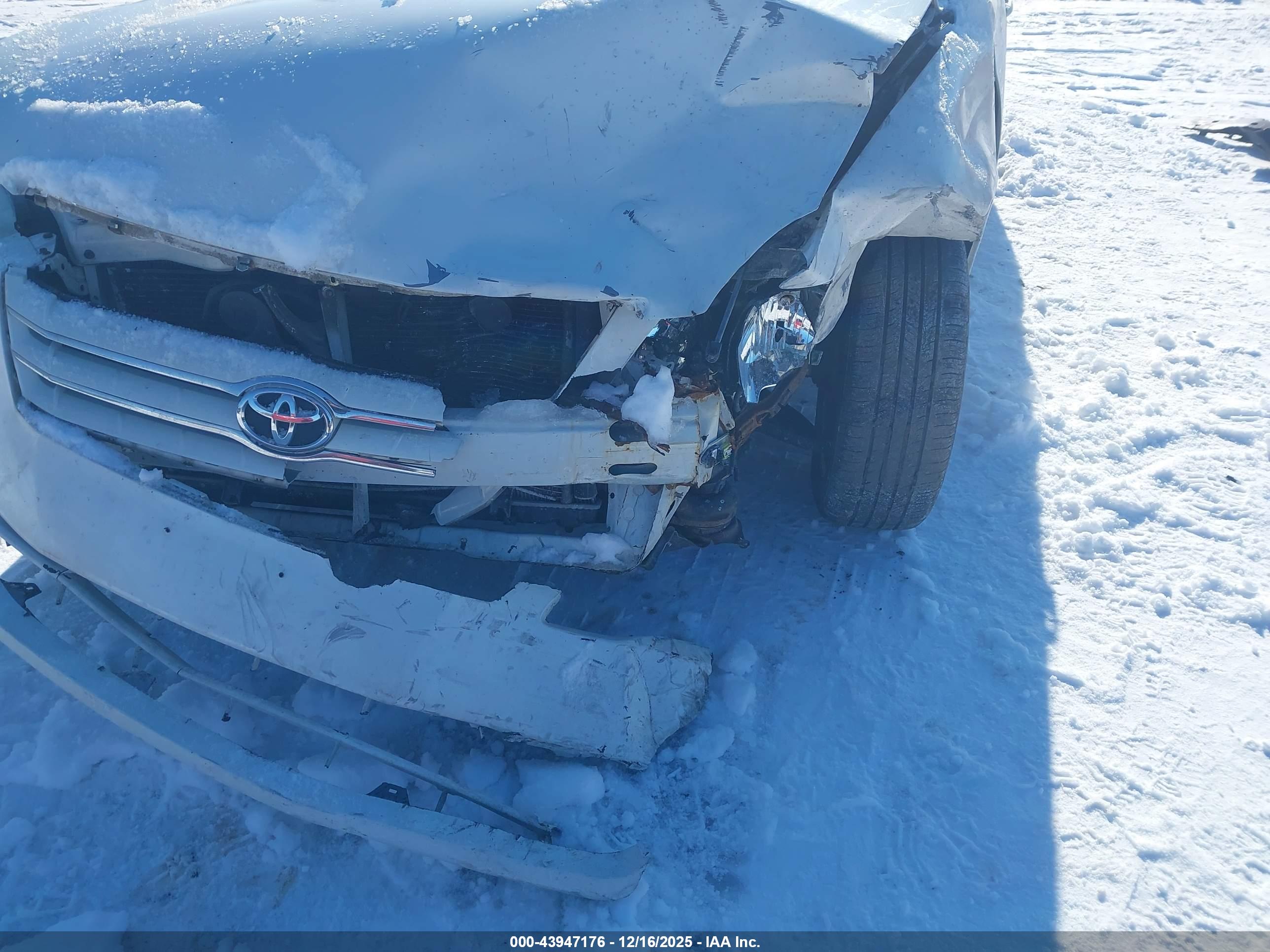 TOYOTA AVALON image 6