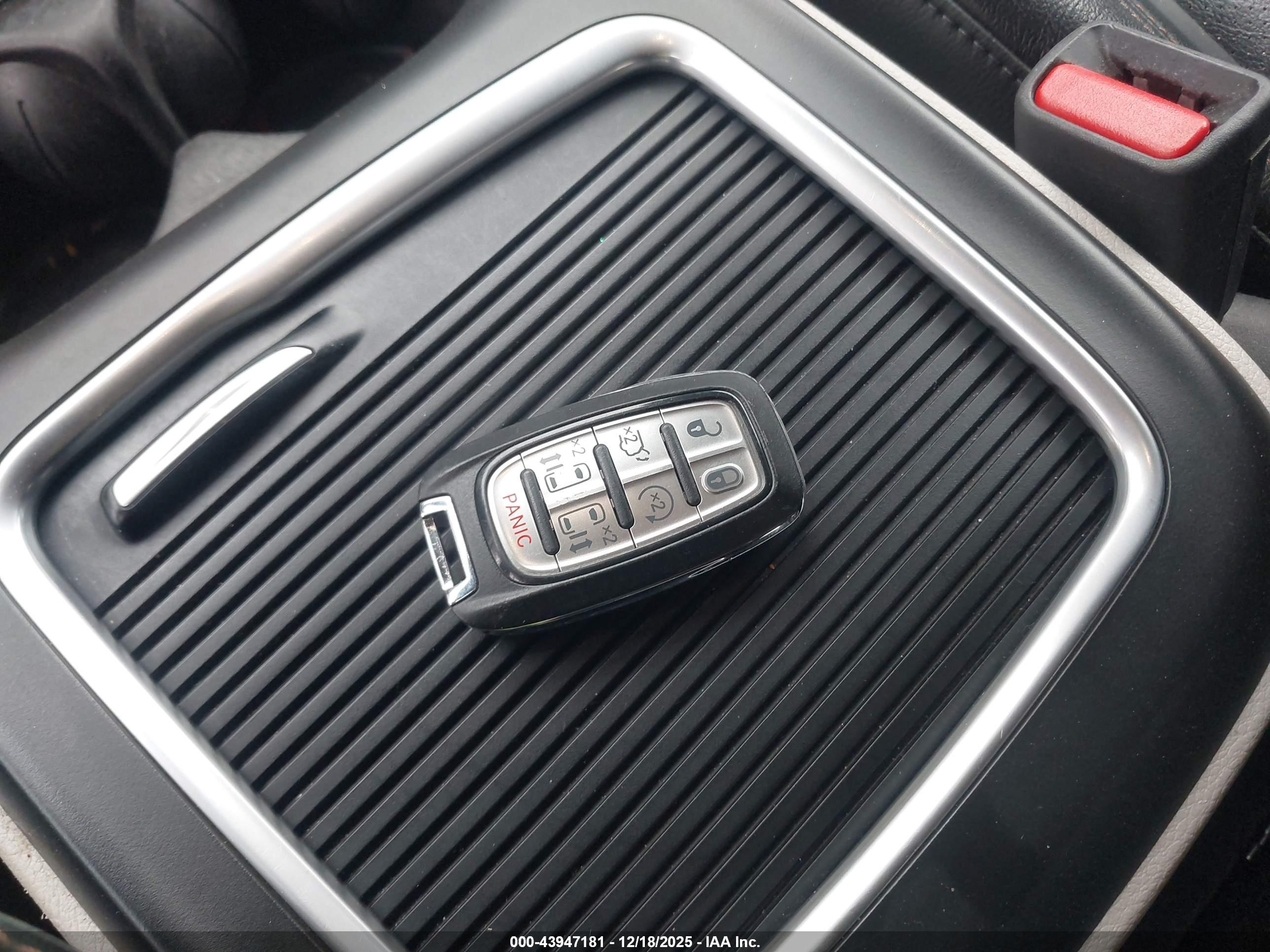 CHRYSLER PACIFICA image 11
