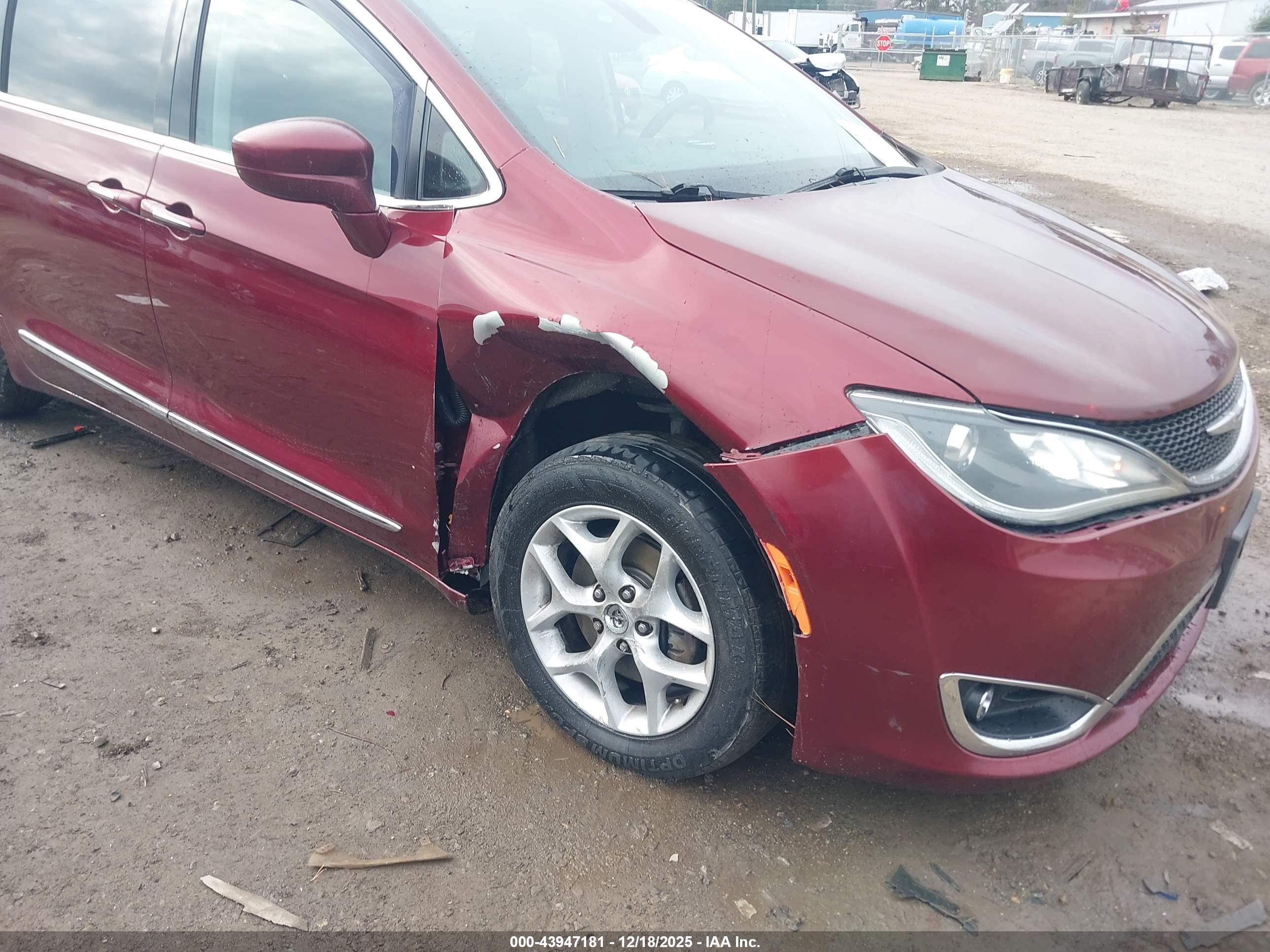 CHRYSLER PACIFICA image 6