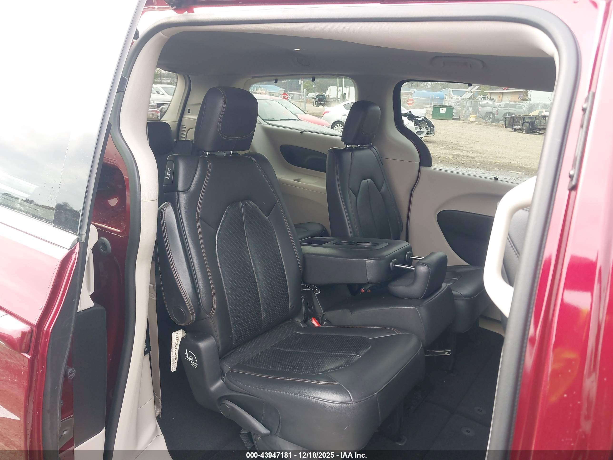 CHRYSLER PACIFICA image 8