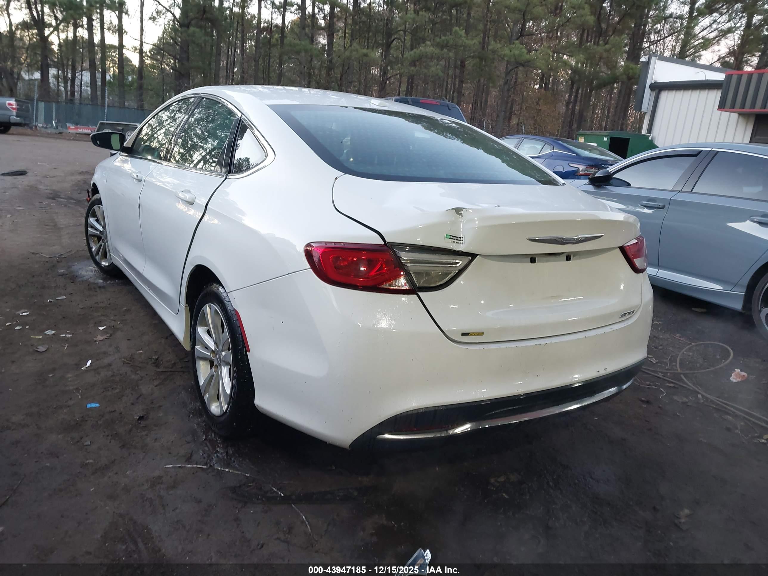 CHRYSLER 200 image 3