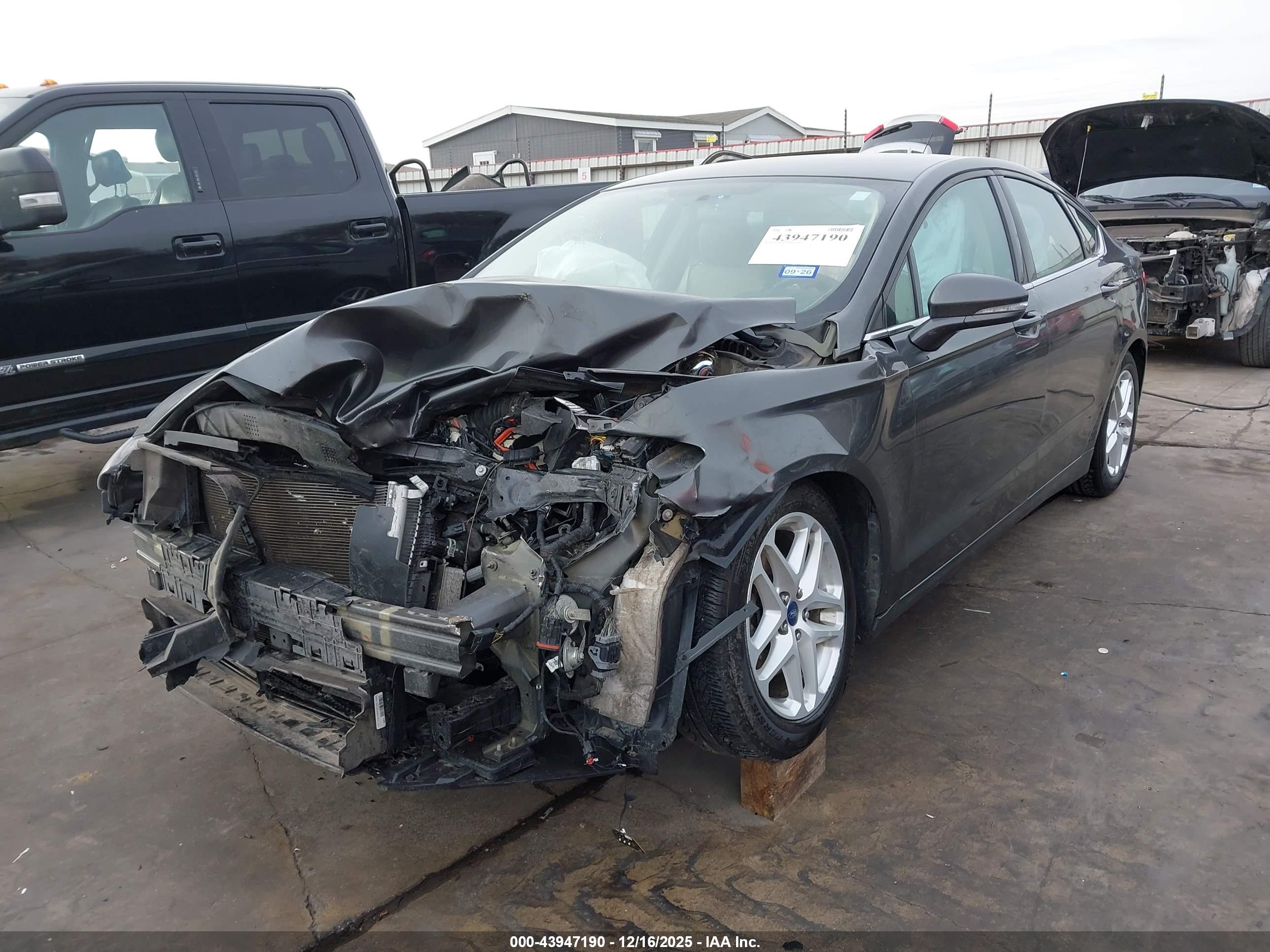 FORD FUSION image 2