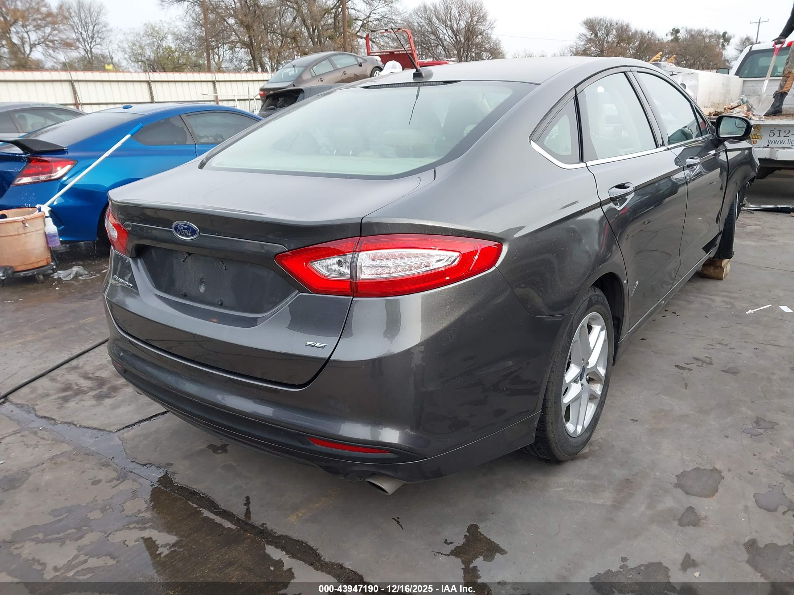 FORD FUSION image 4