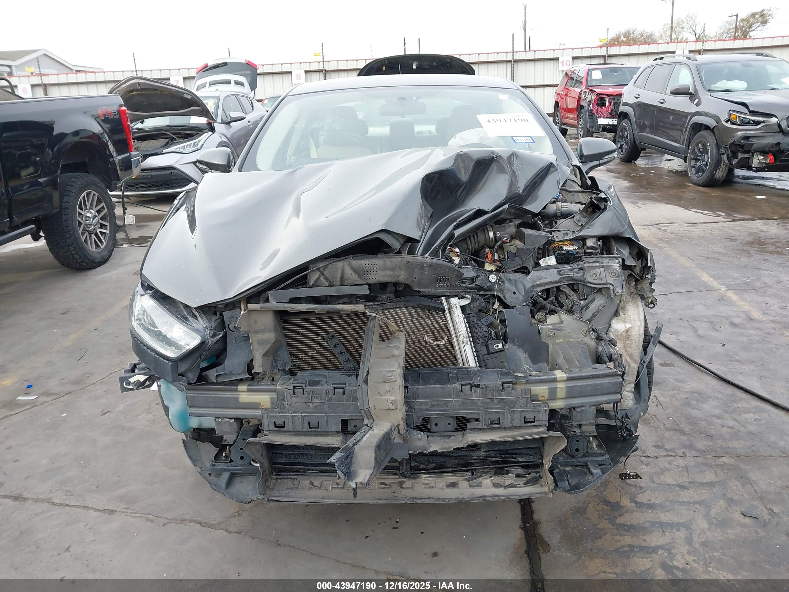 FORD FUSION image 6