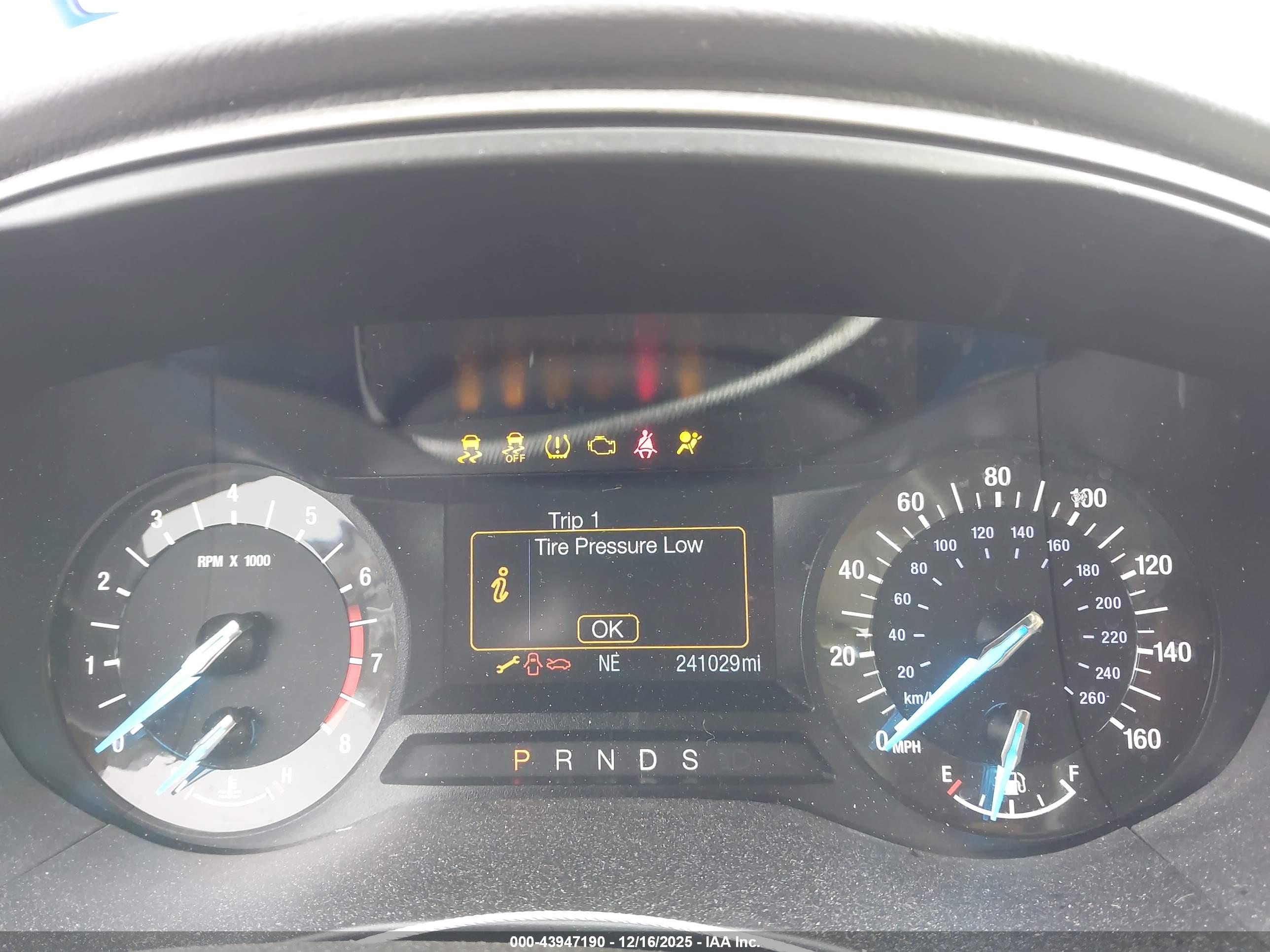 FORD FUSION image 7