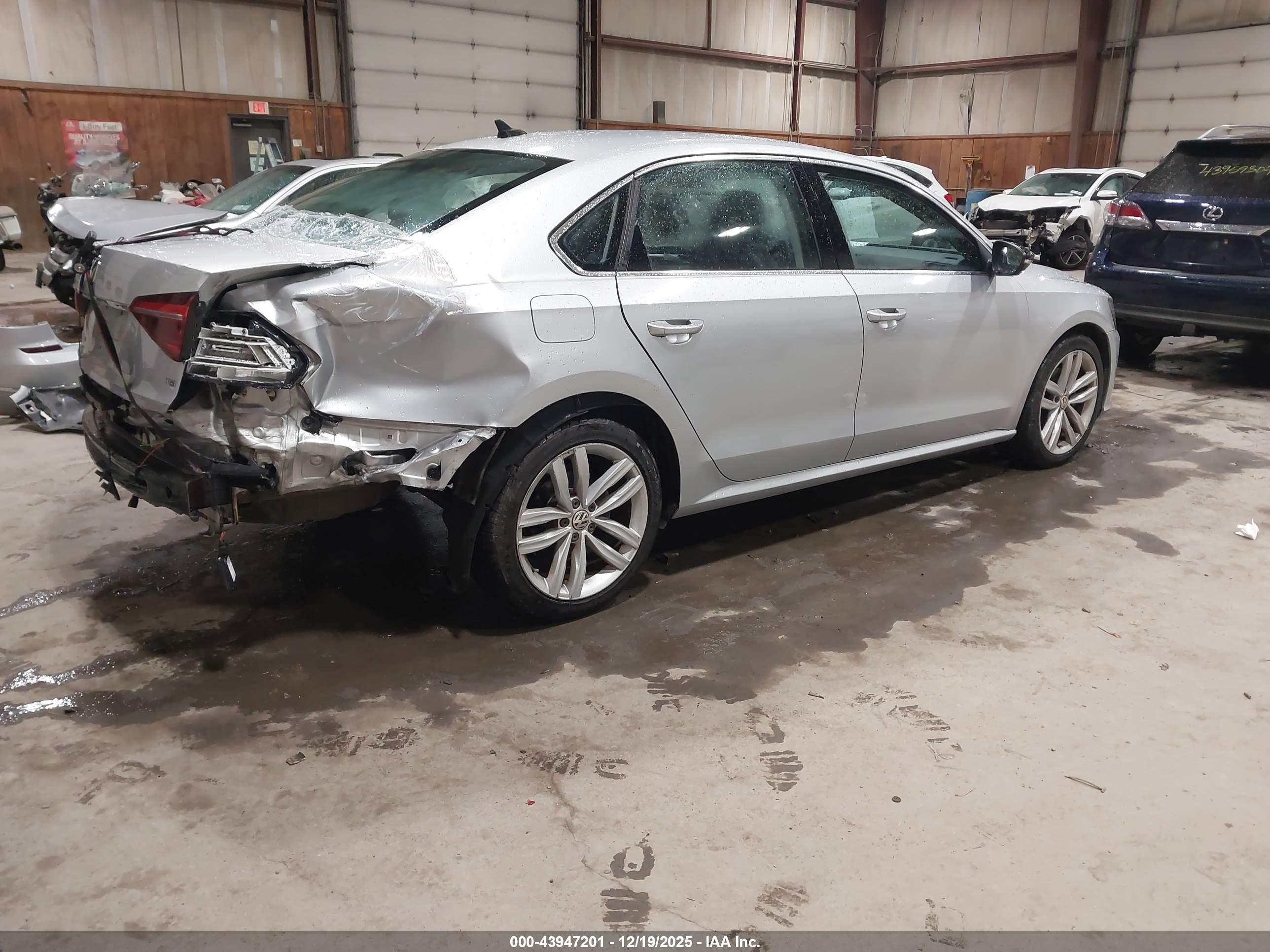 VOLKSWAGEN PASSAT image 4