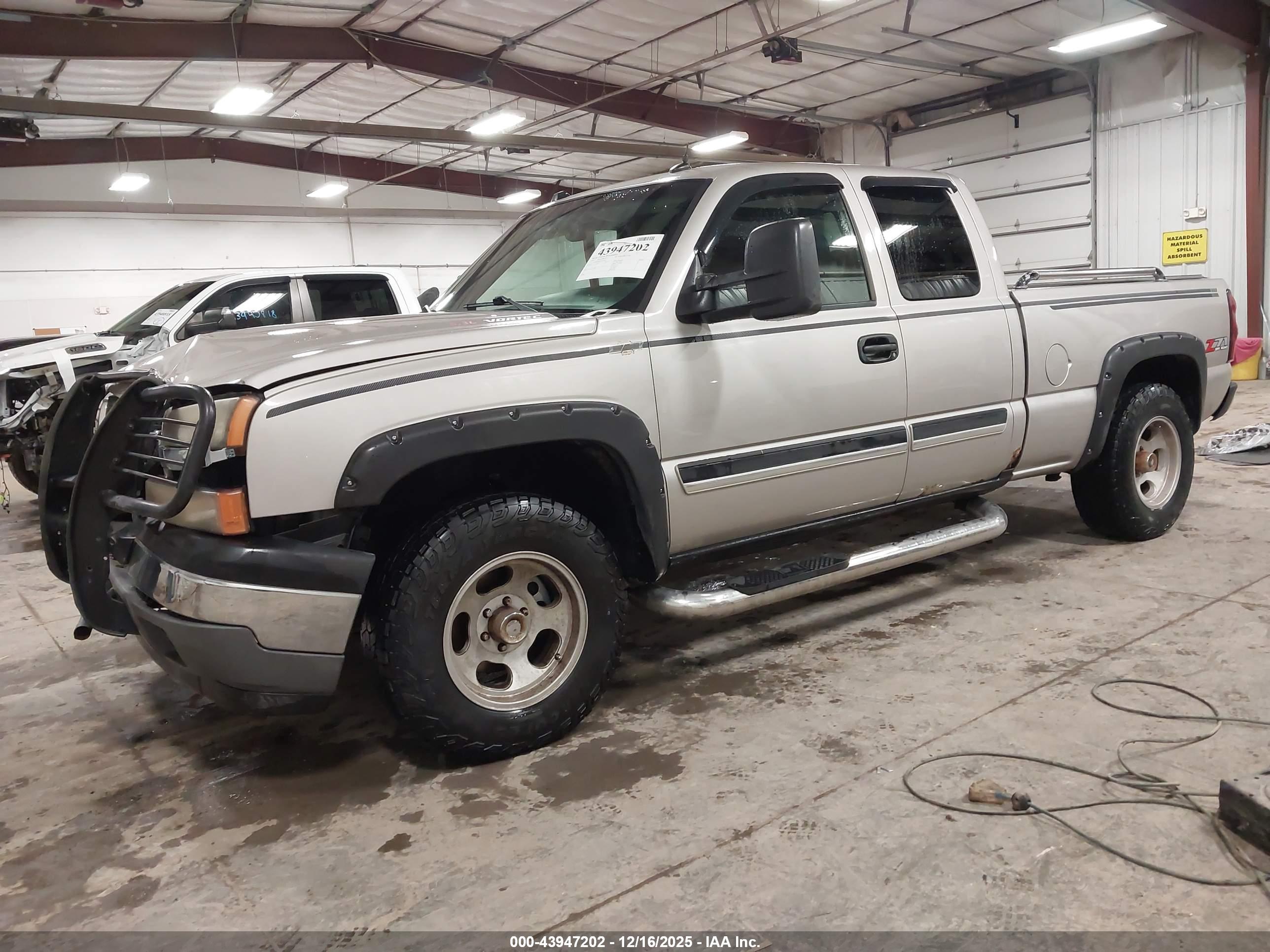 CHEVROLET SILVERADO image 2