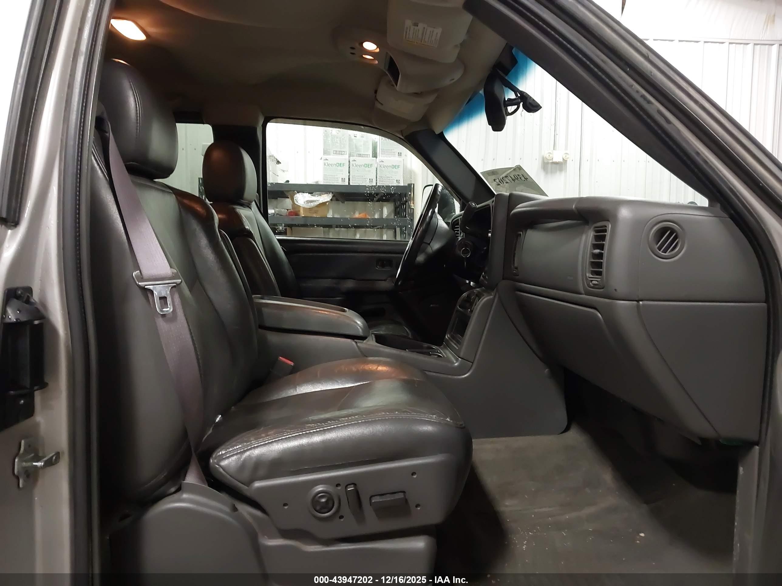 CHEVROLET SILVERADO image 5