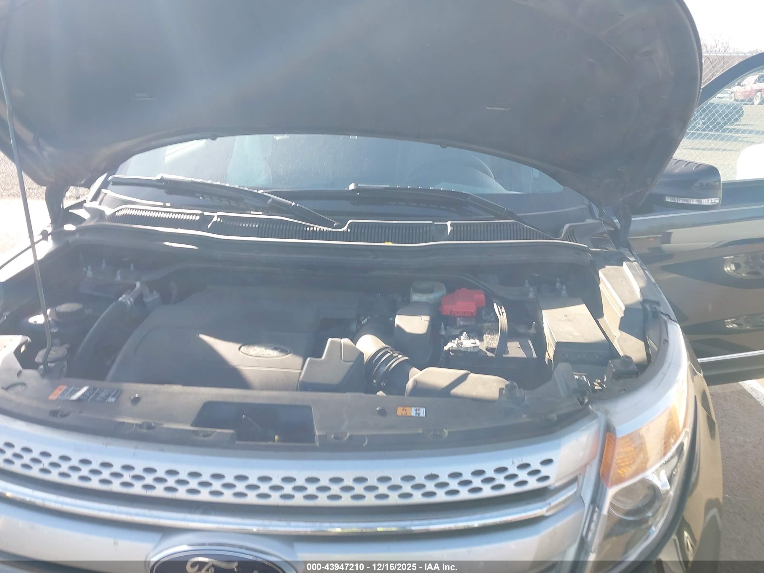FORD EXPLORER image 10