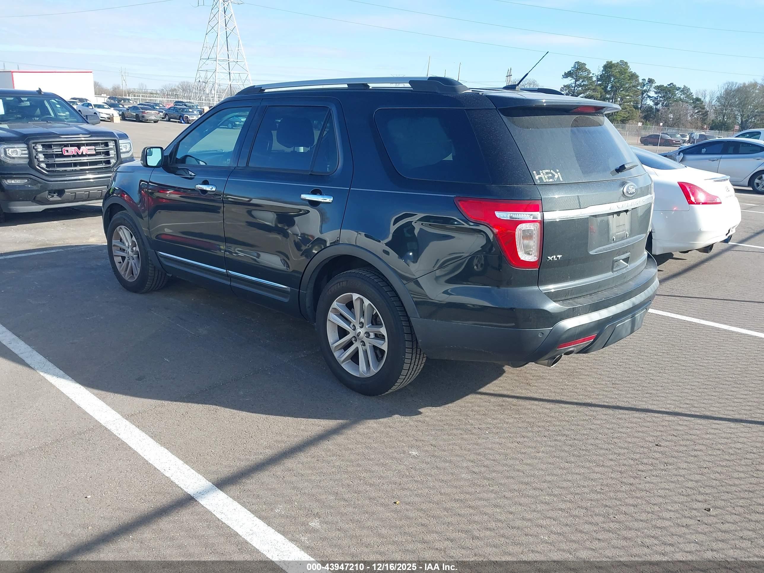 FORD EXPLORER image 3