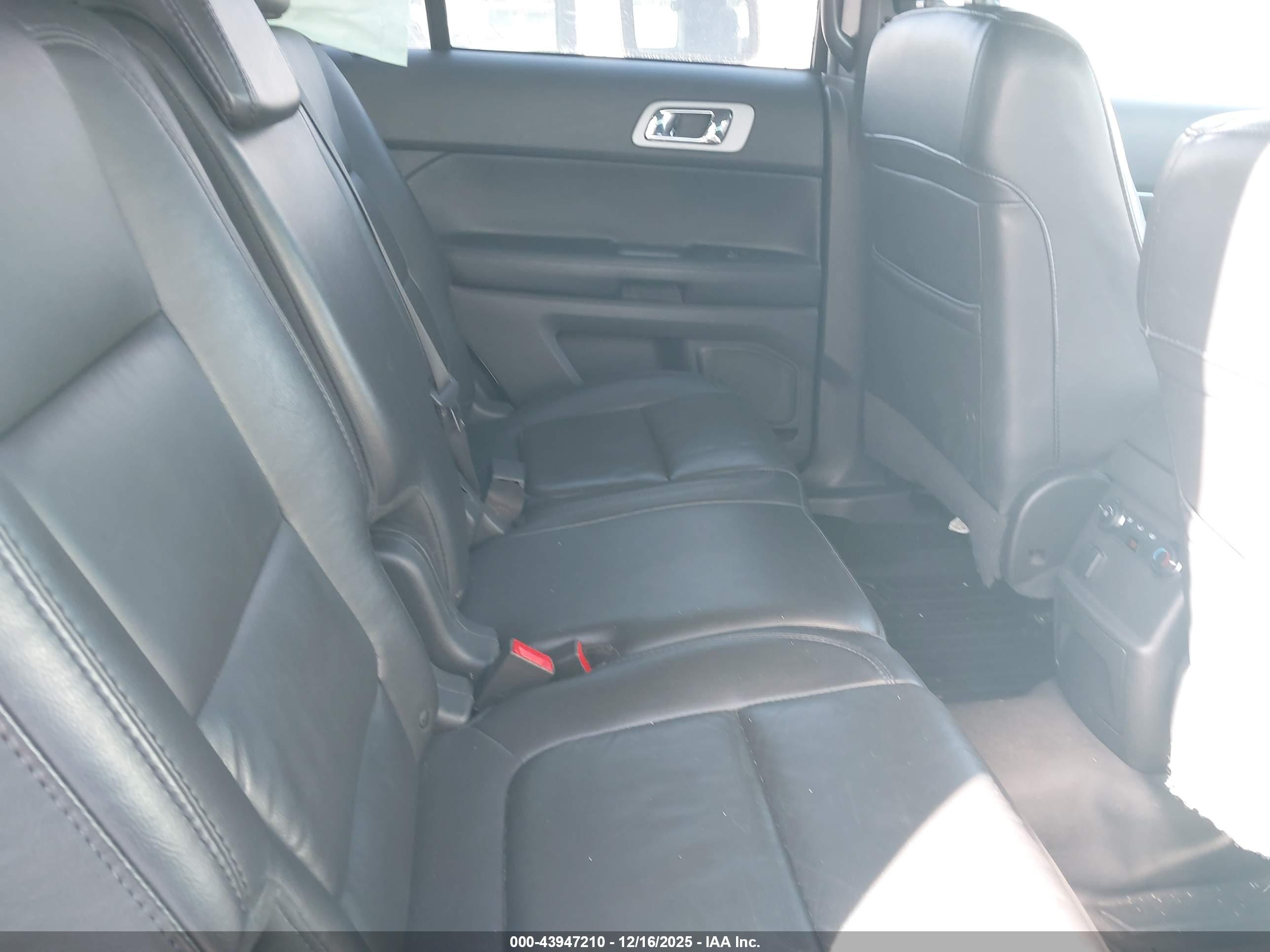 FORD EXPLORER image 8