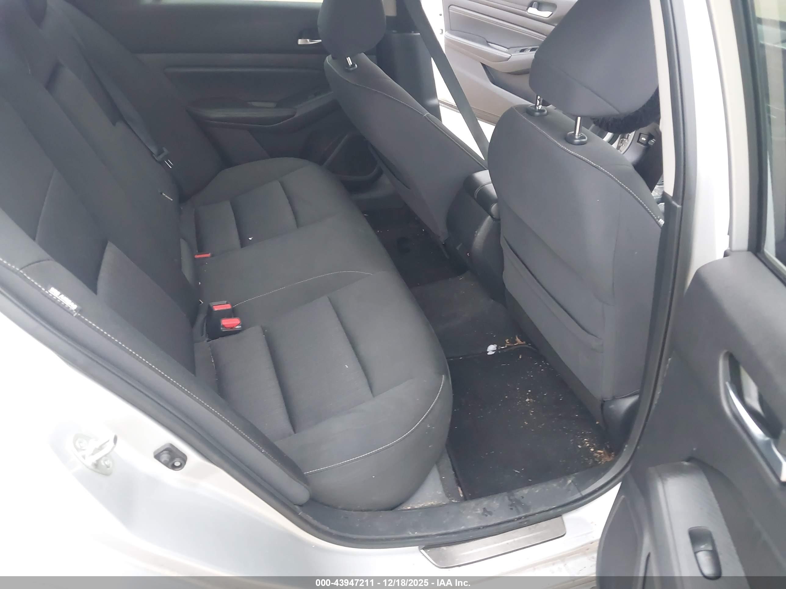 NISSAN ALTIMA image 8