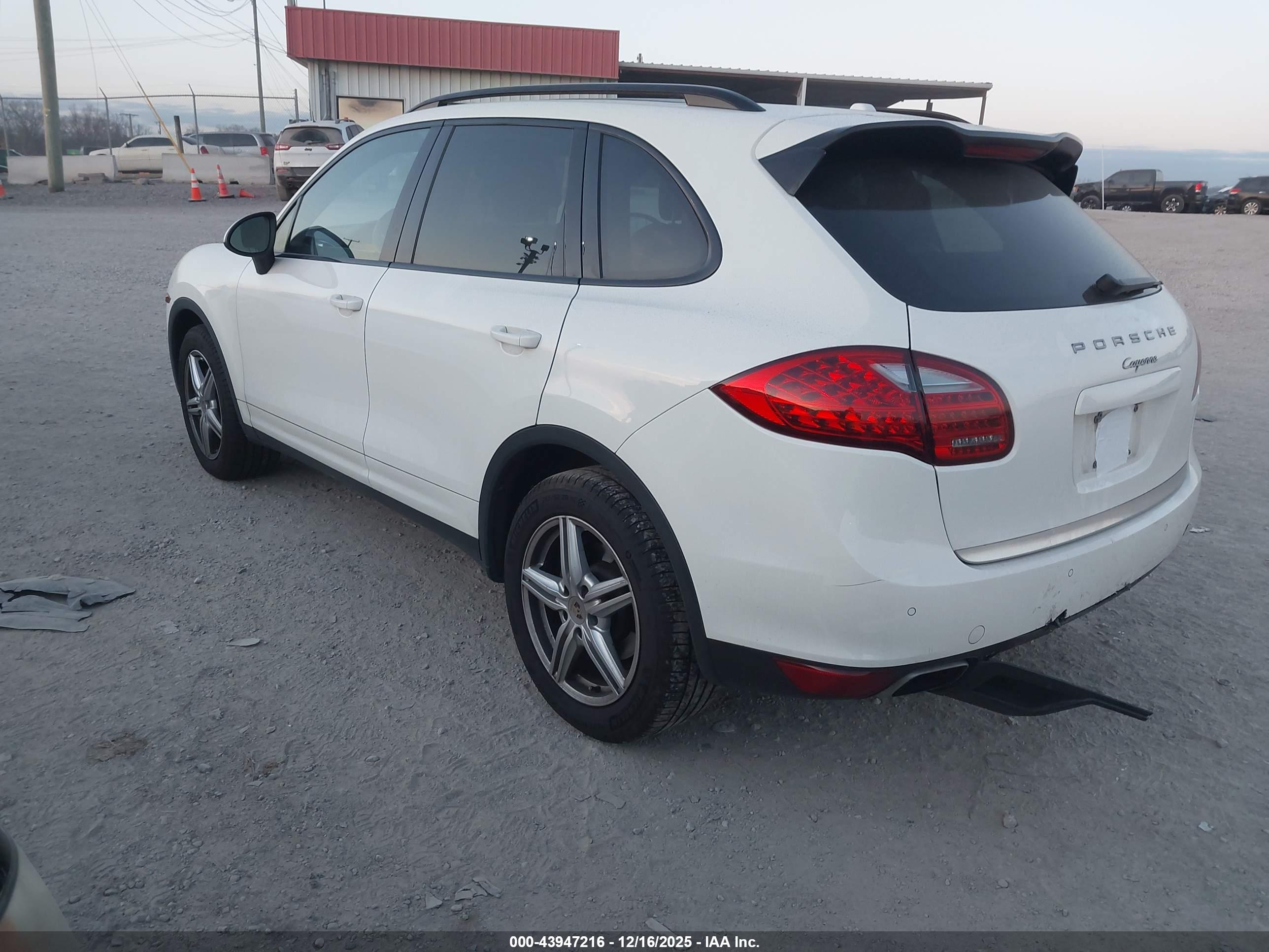 PORSCHE CAYENNE image 3