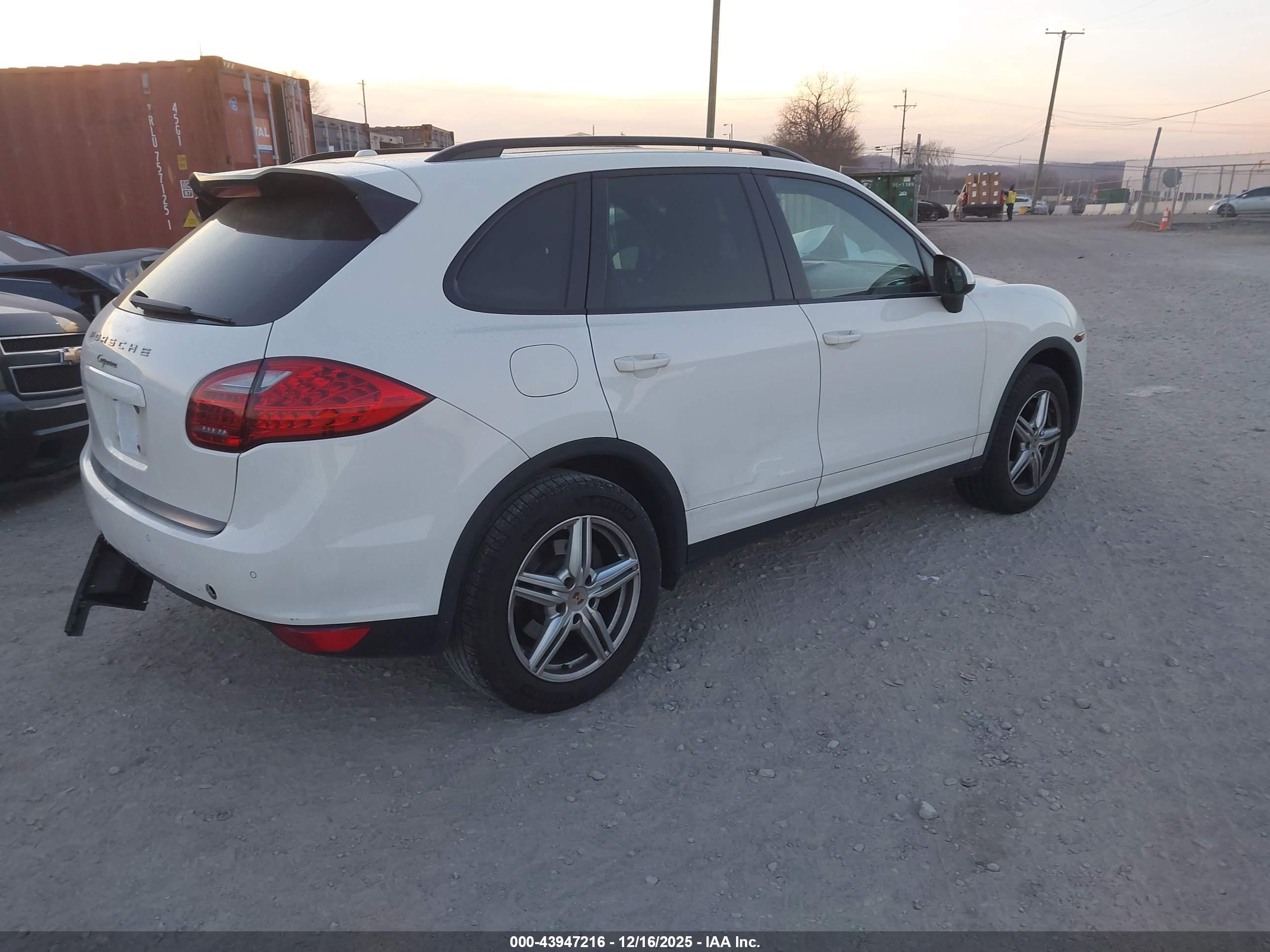 PORSCHE CAYENNE image 4