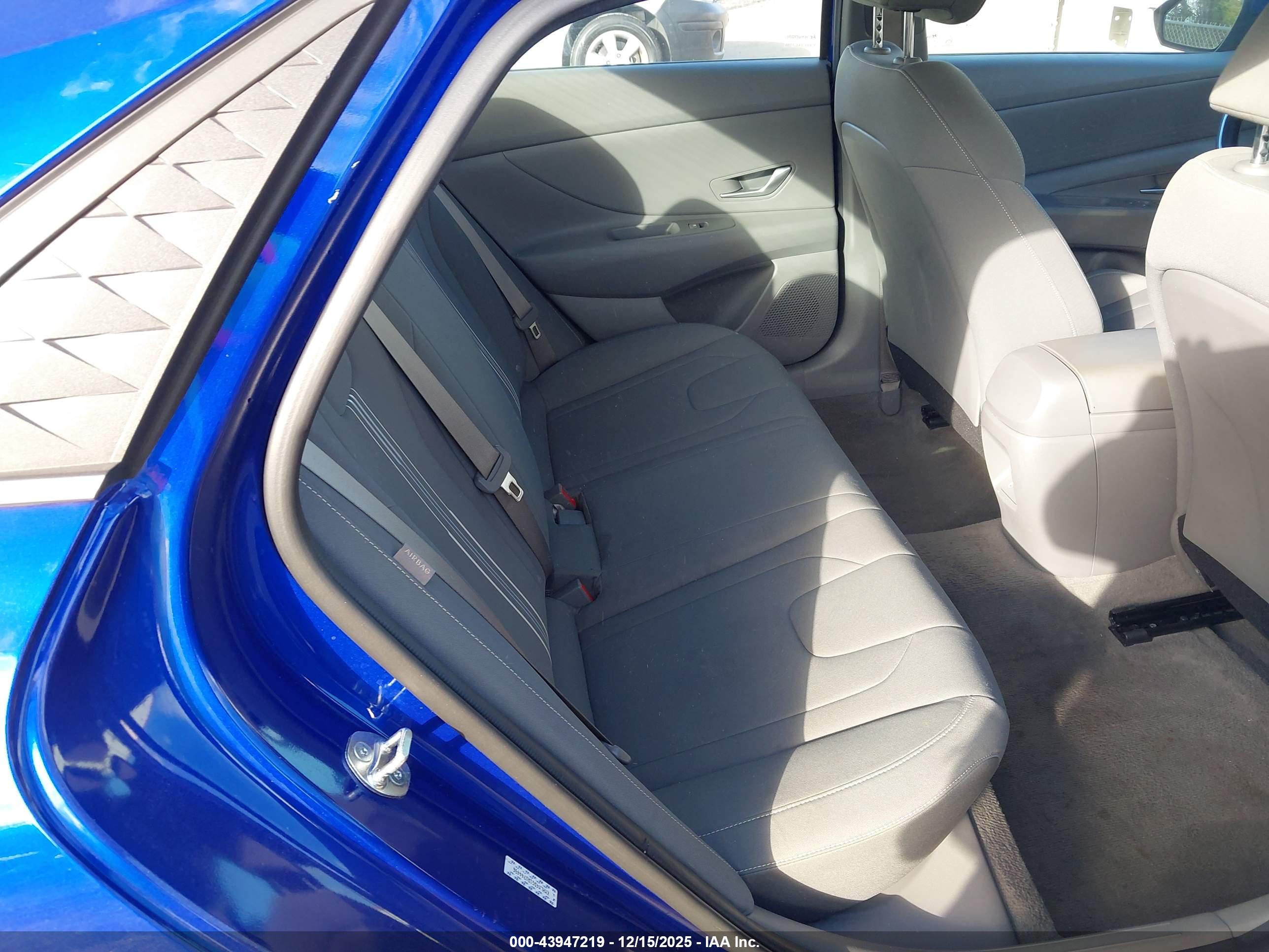 HYUNDAI ELANTRA image 8