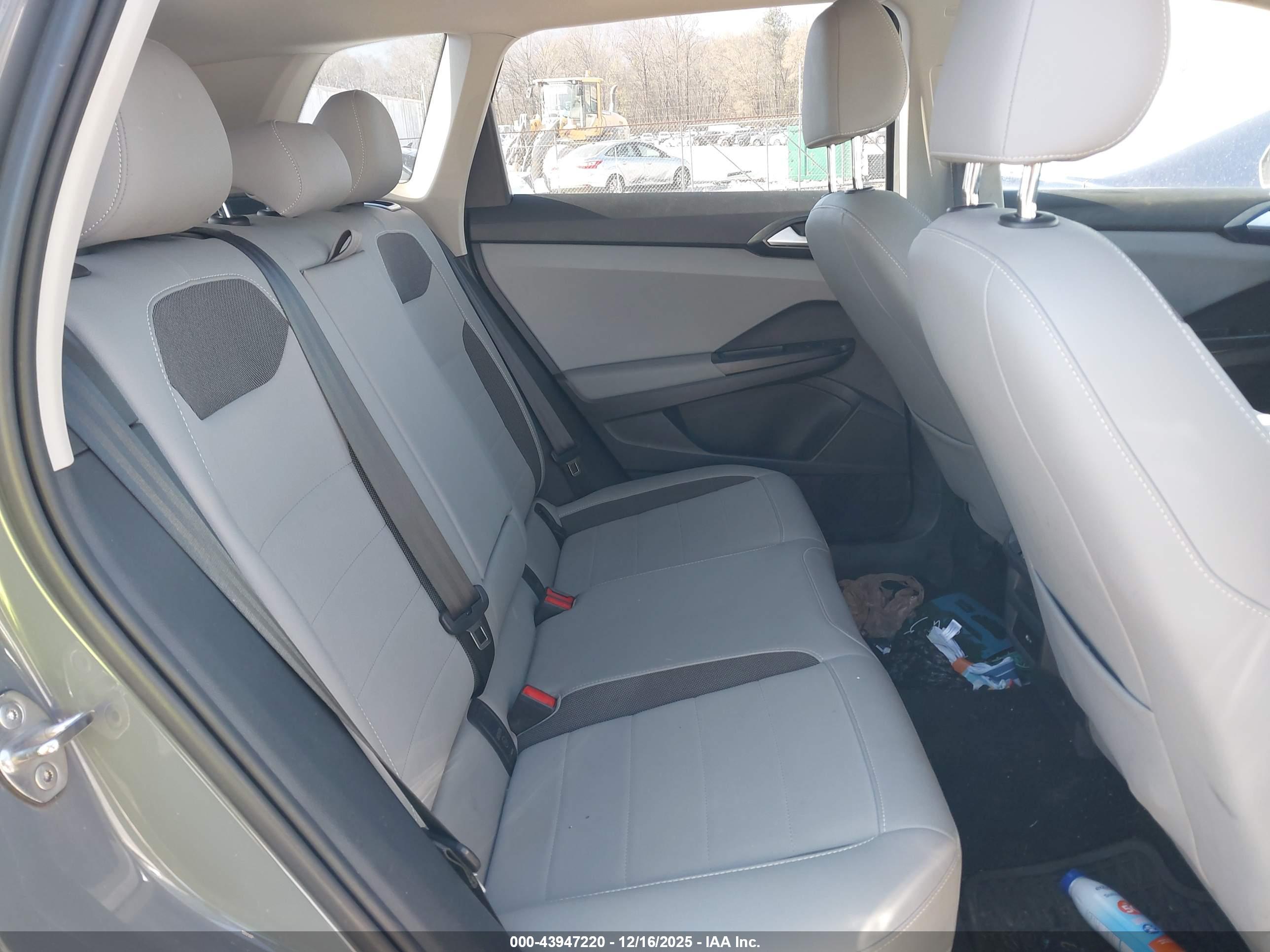 VOLKSWAGEN TAOS image 8