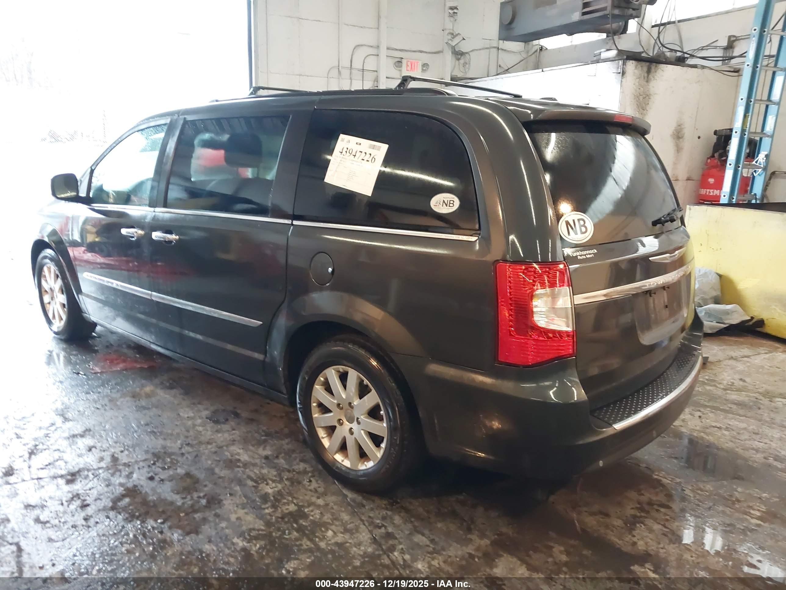 CHRYSLER TOWN image 3