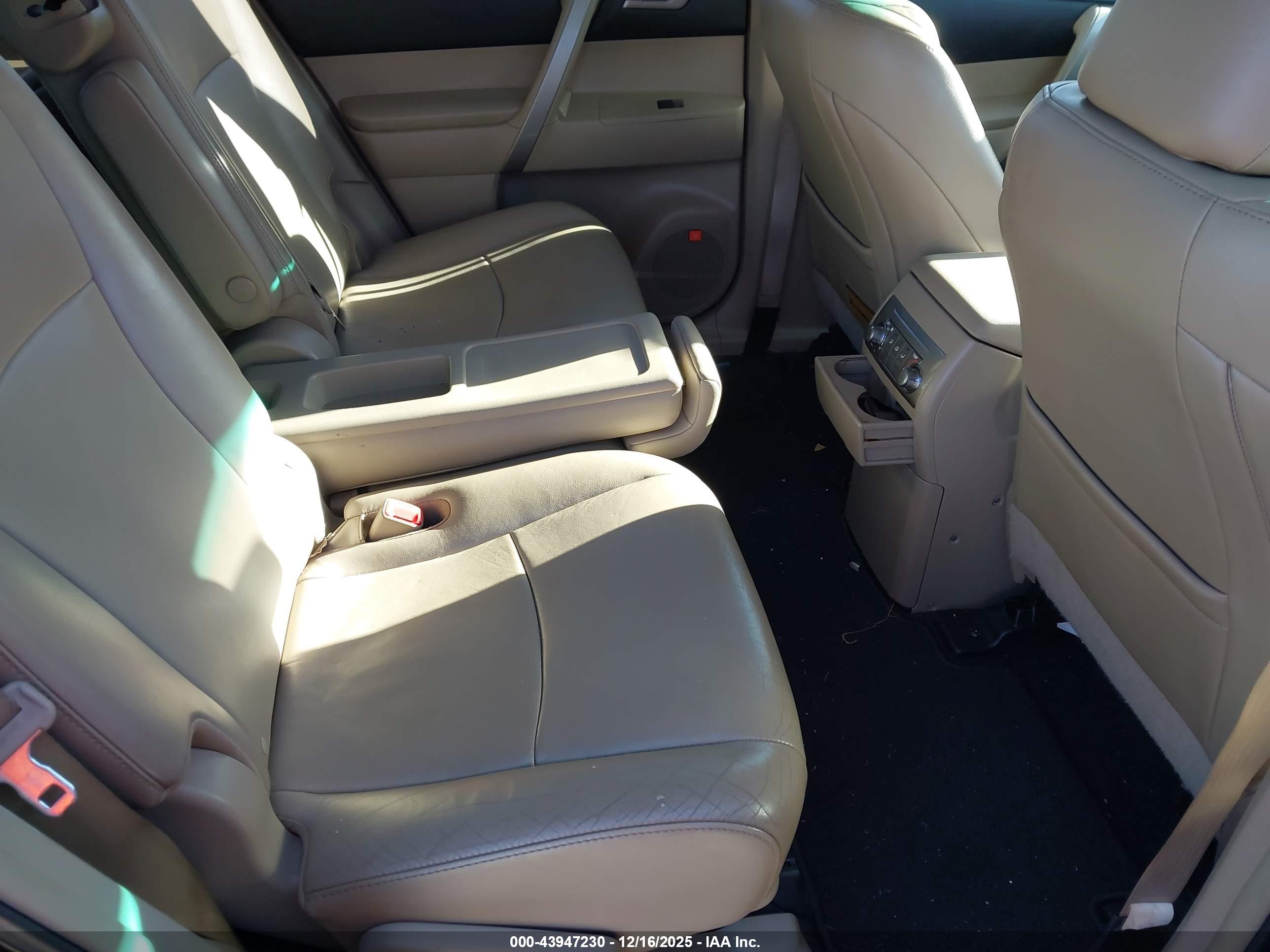 TOYOTA HIGHLANDER image 8