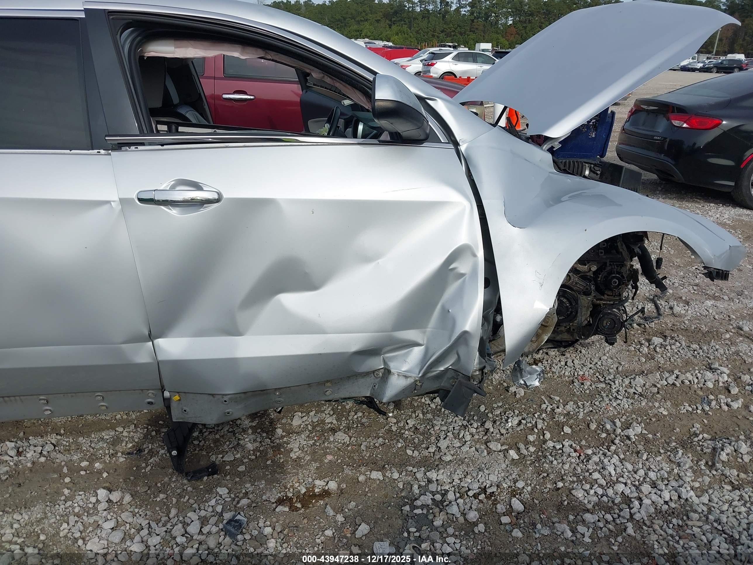 CHEVROLET EQUINOX image 6