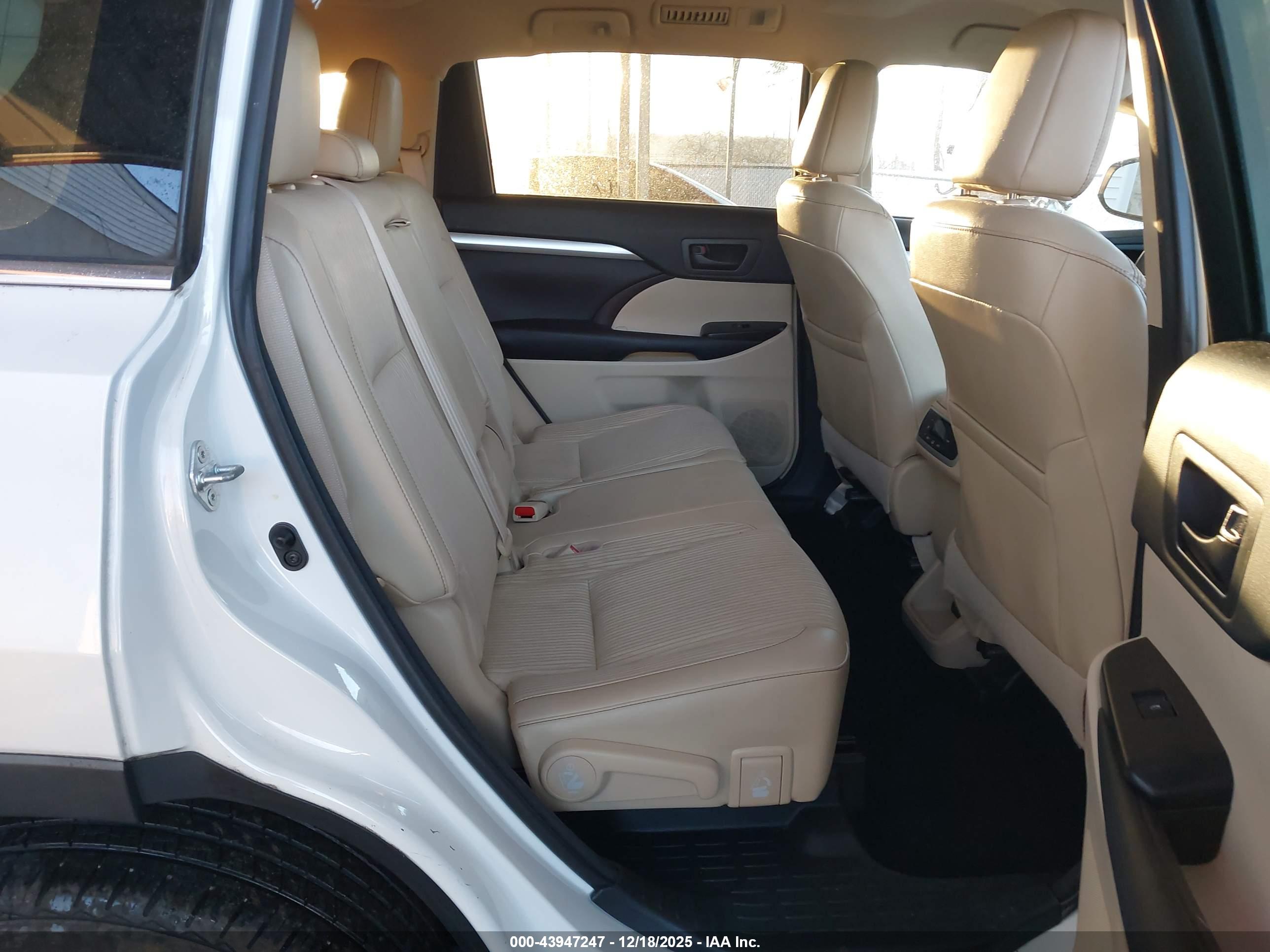 TOYOTA HIGHLANDER image 8