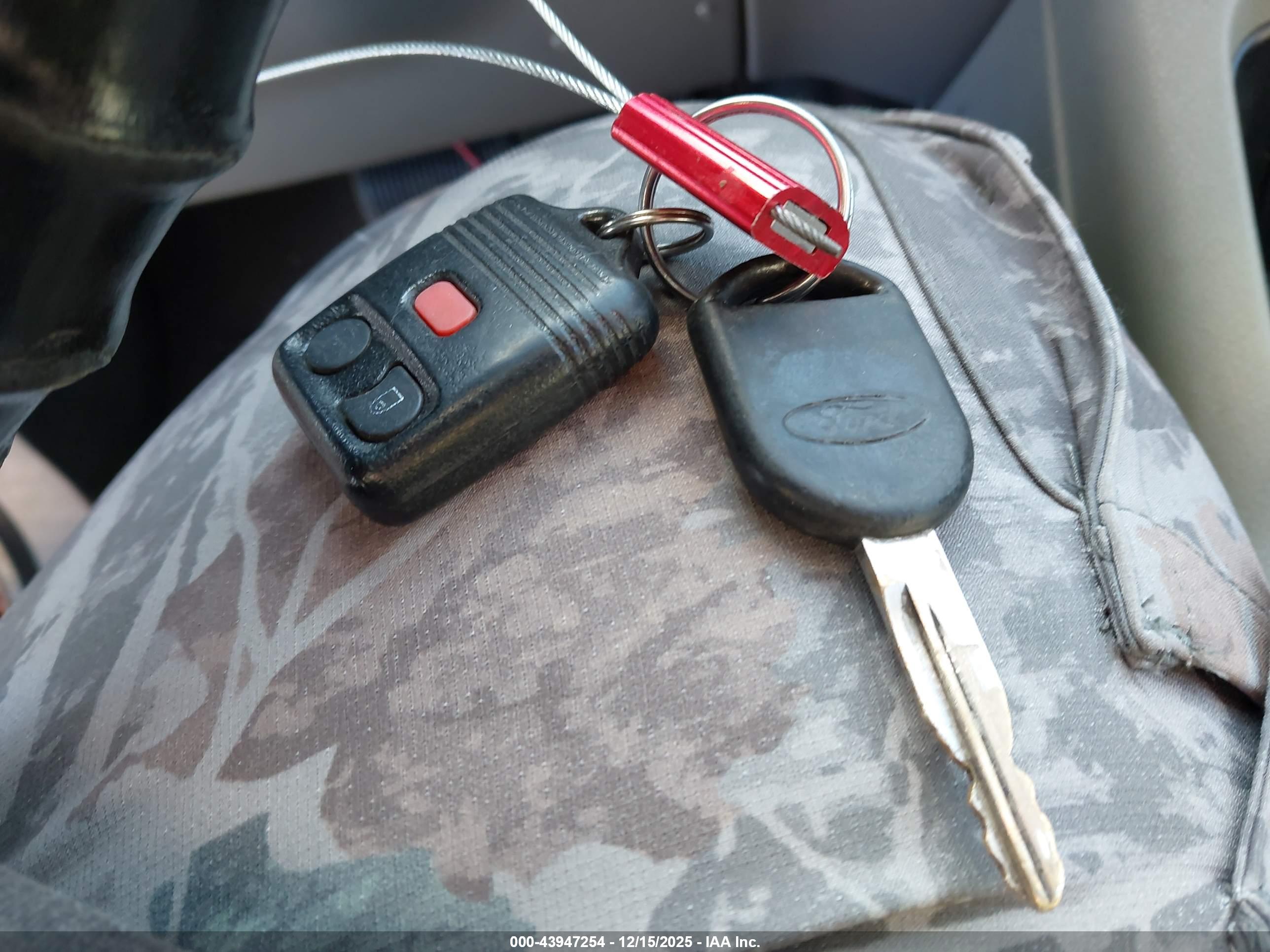 FORD EXPEDITION image 11