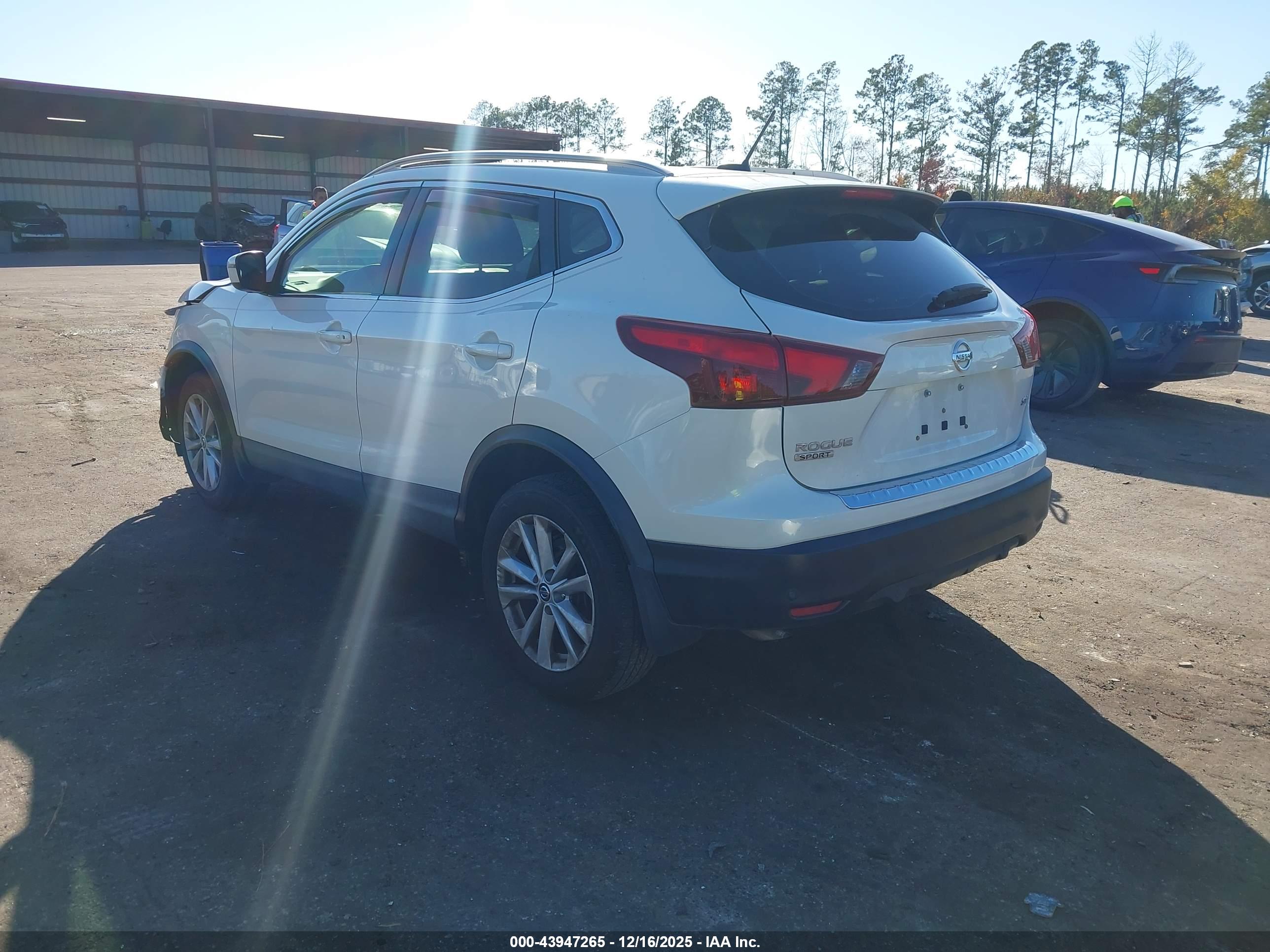 NISSAN ROGUE image 3