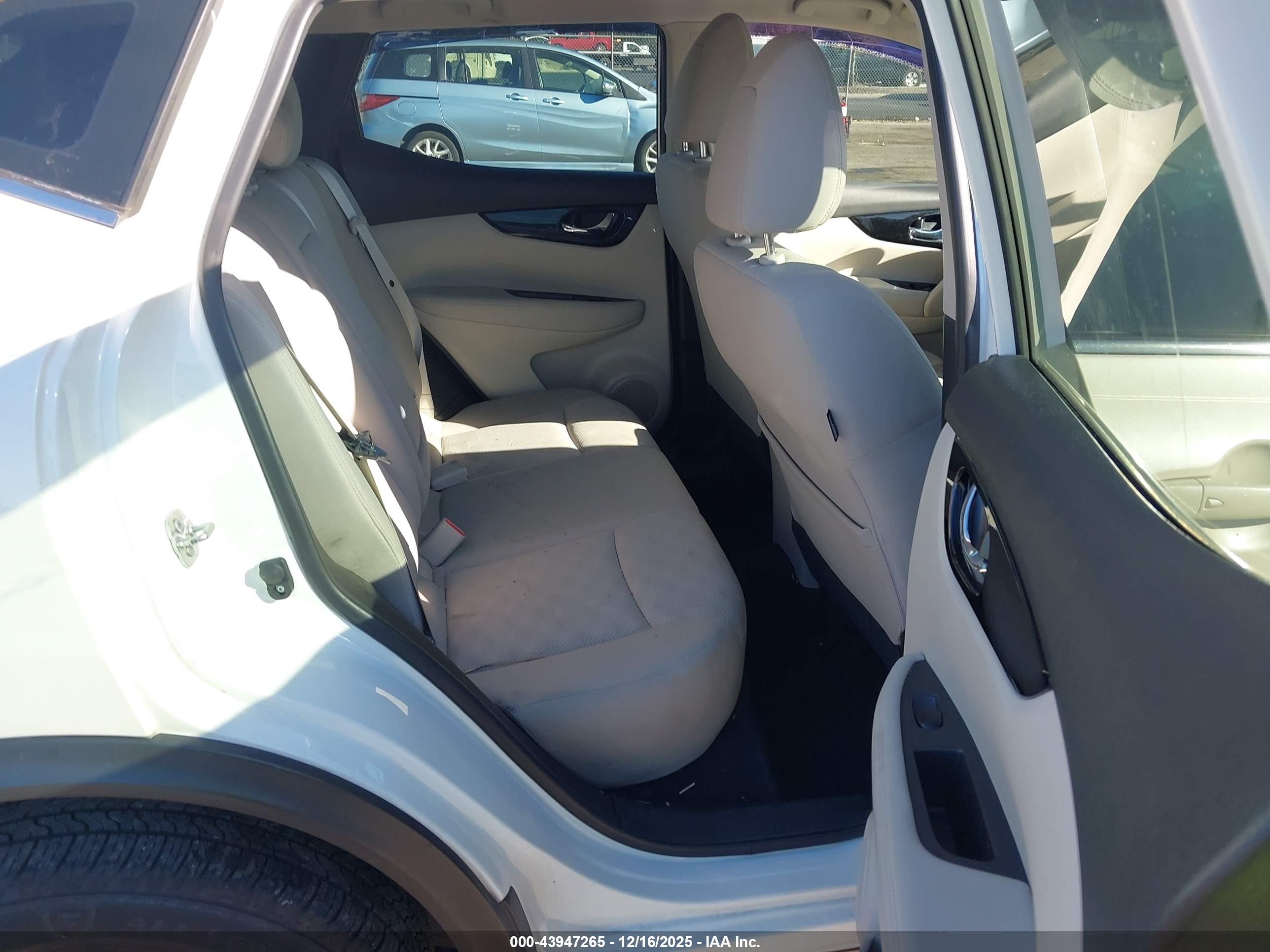 NISSAN ROGUE image 8