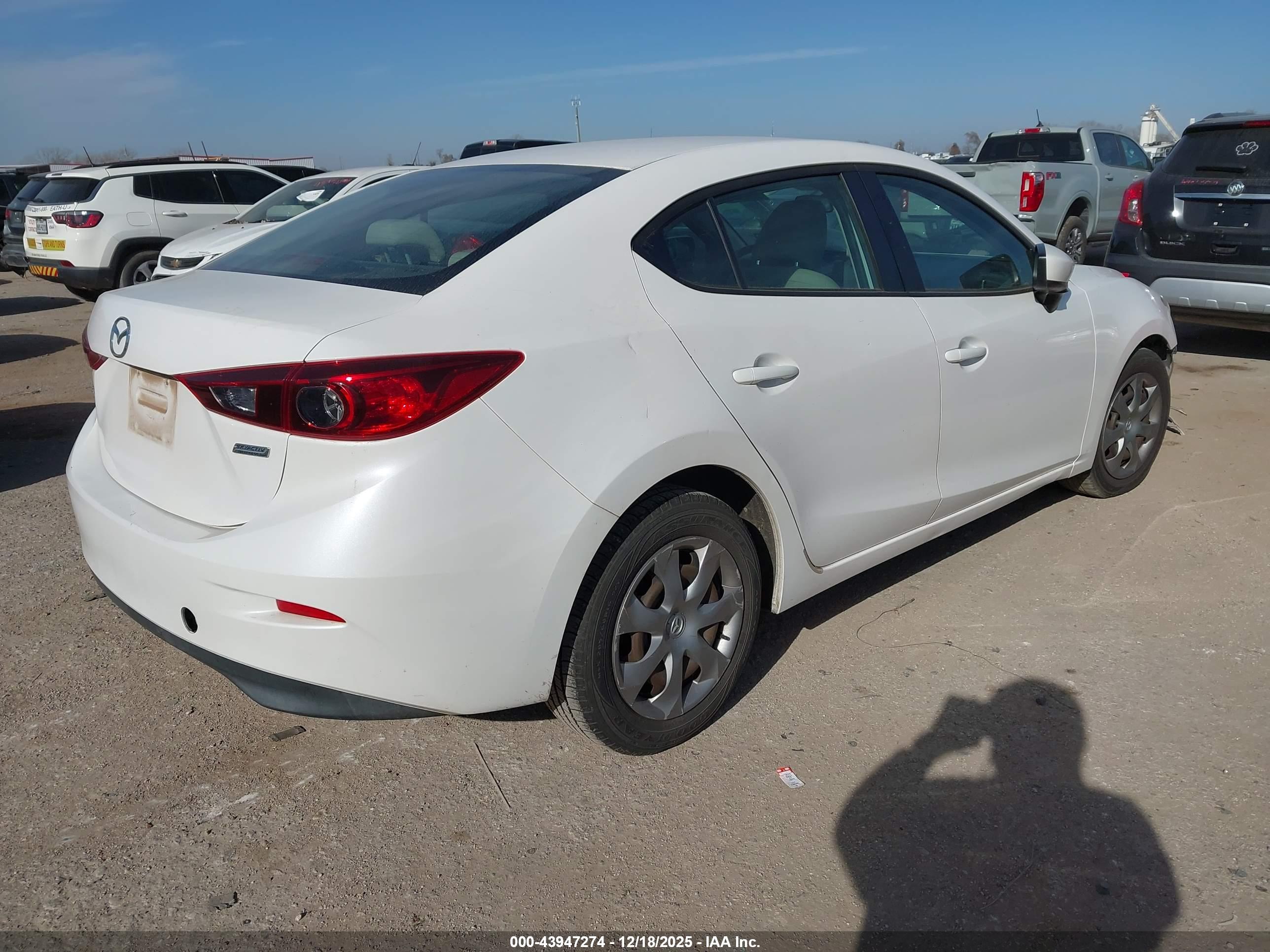 MAZDA MAZDA3 image 4