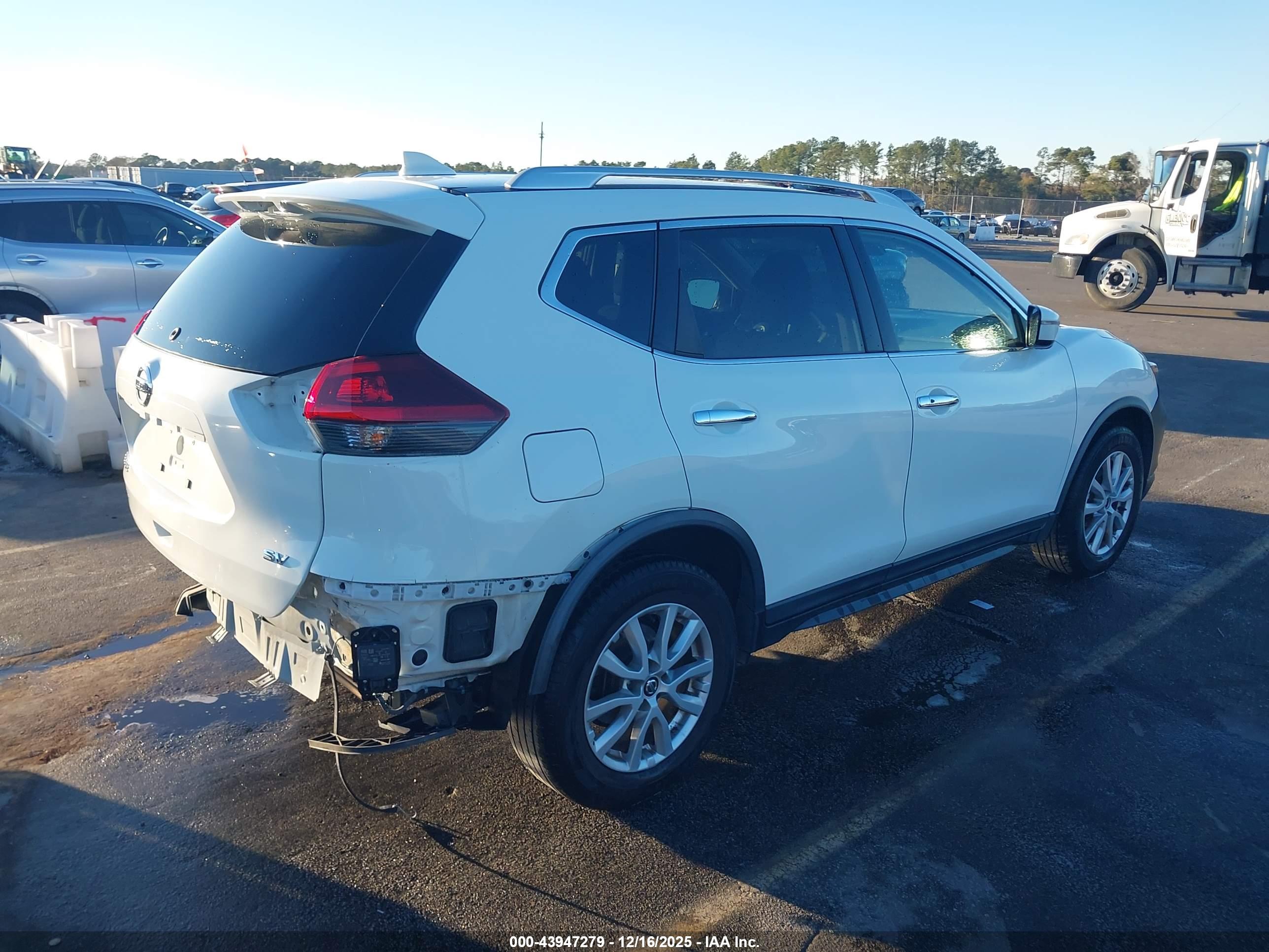 NISSAN ROGUE image 4