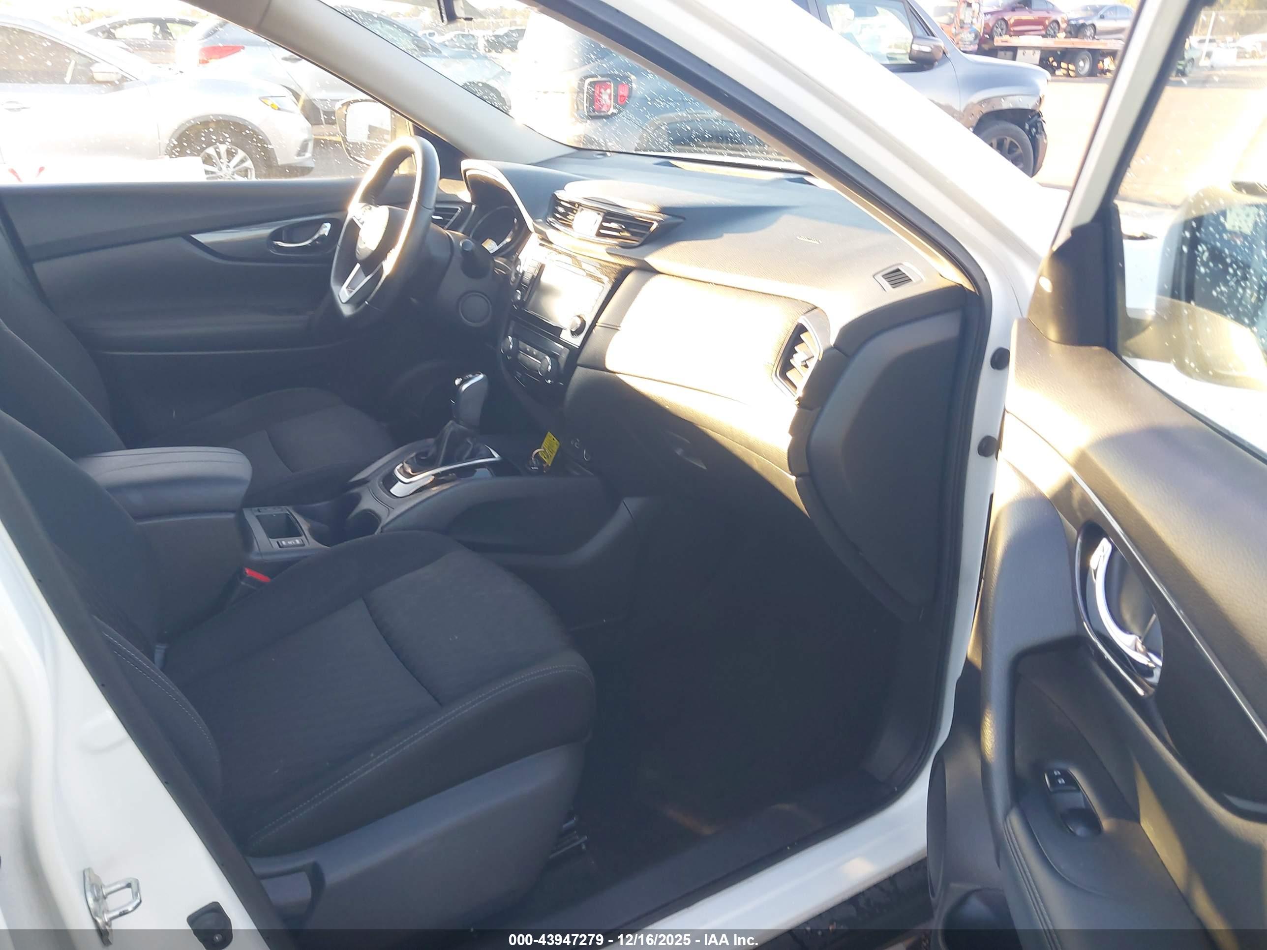 NISSAN ROGUE image 5
