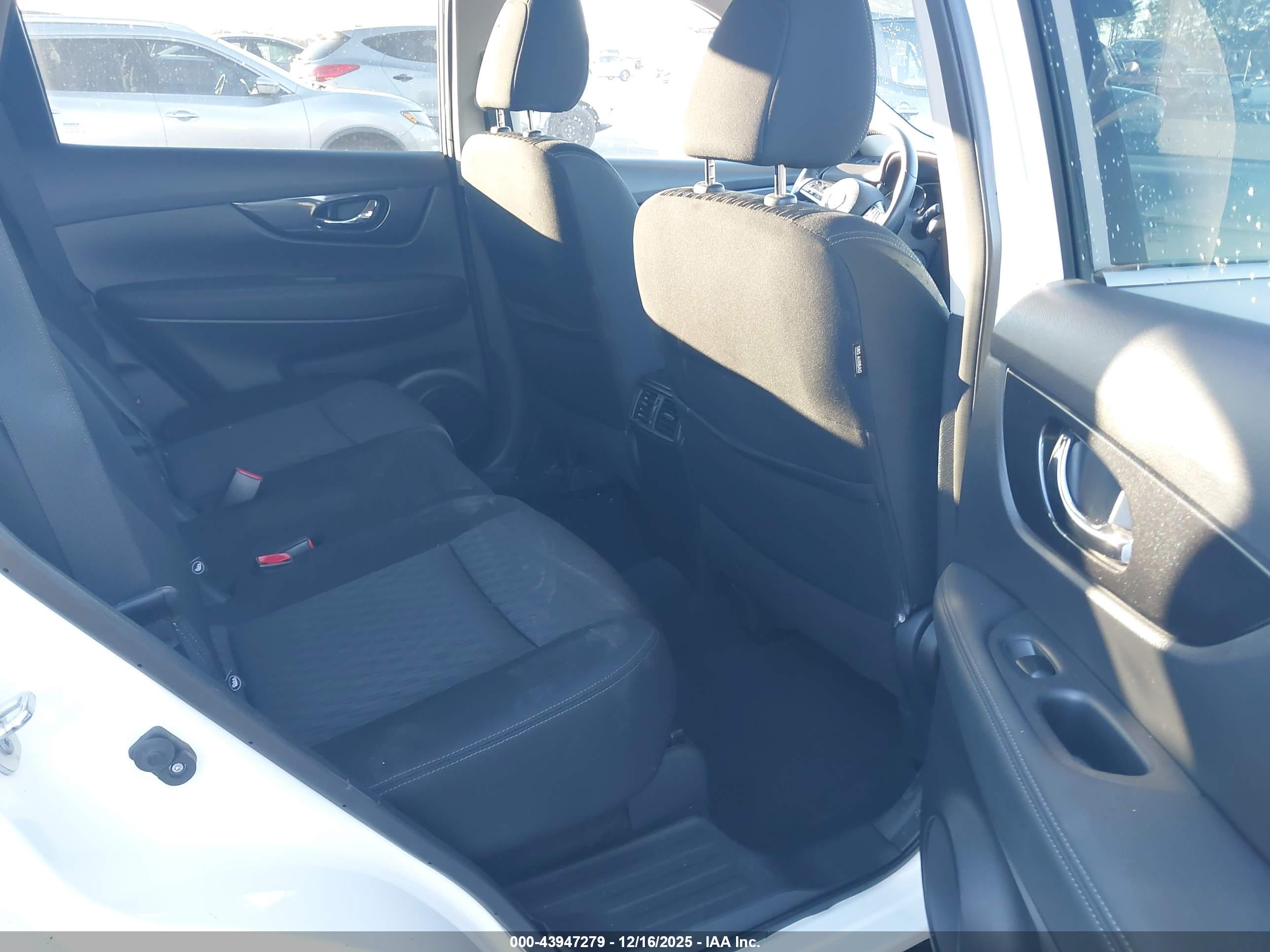 NISSAN ROGUE image 8