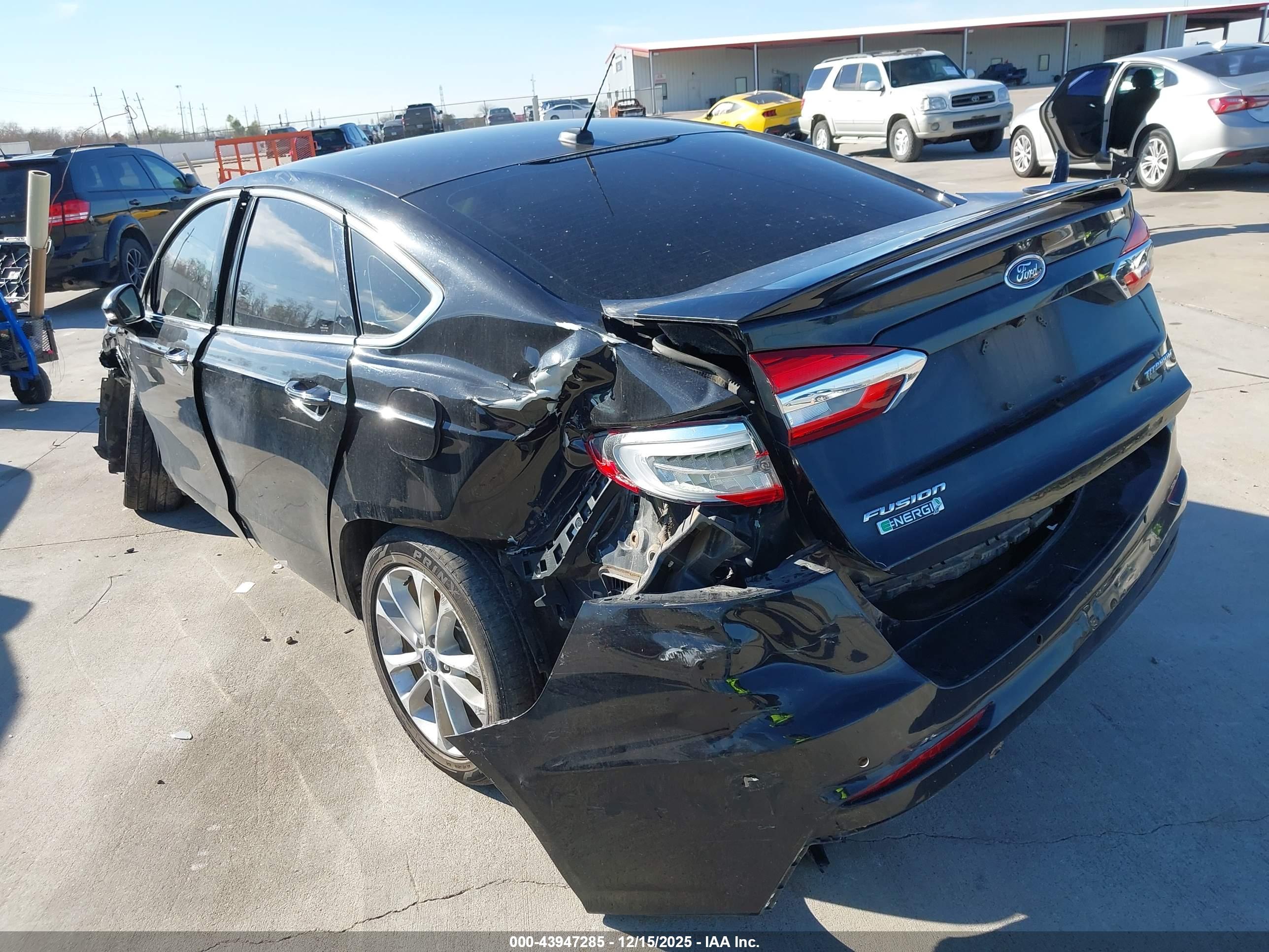 FORD FUSION image 3