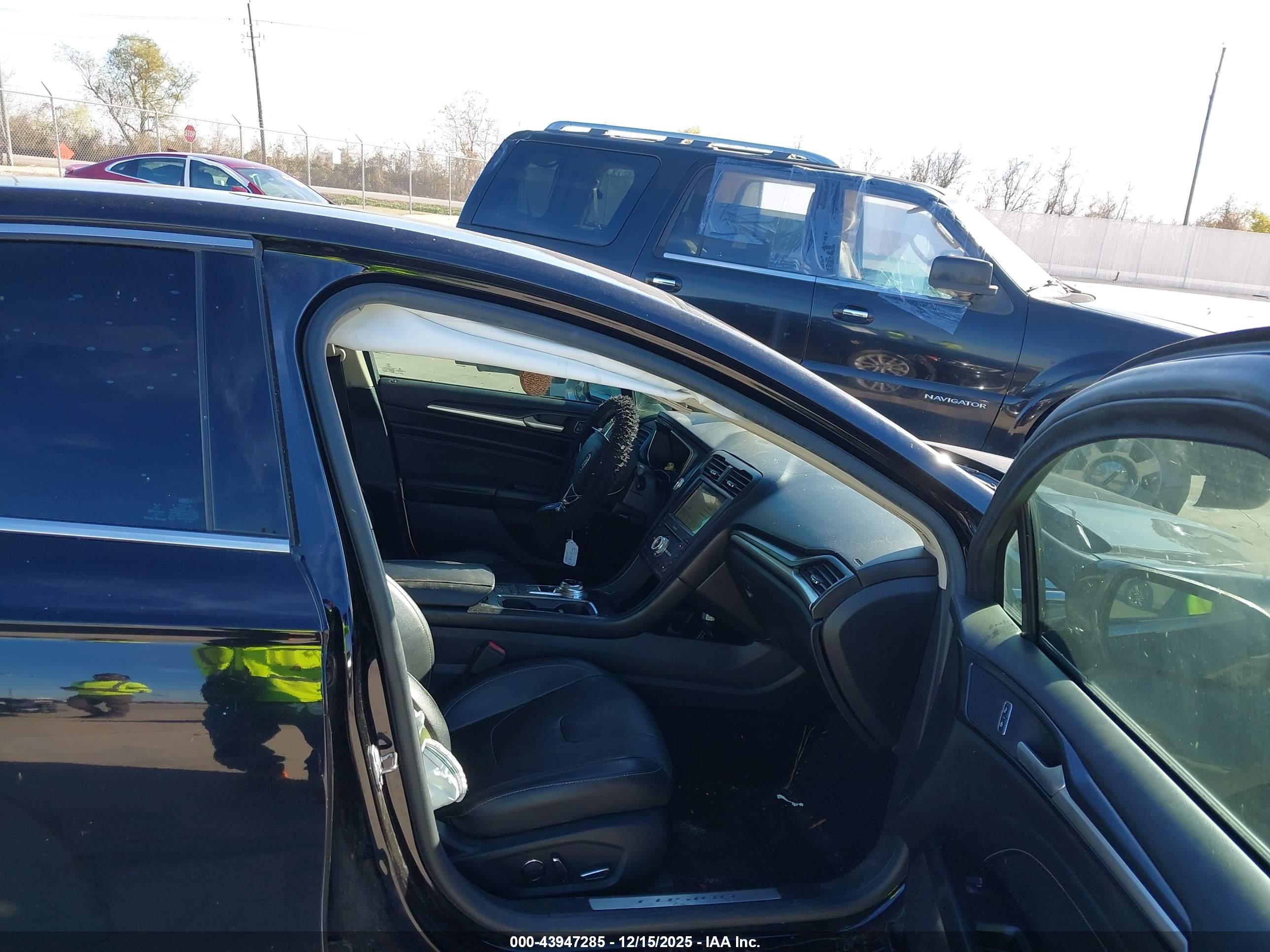 FORD FUSION image 5