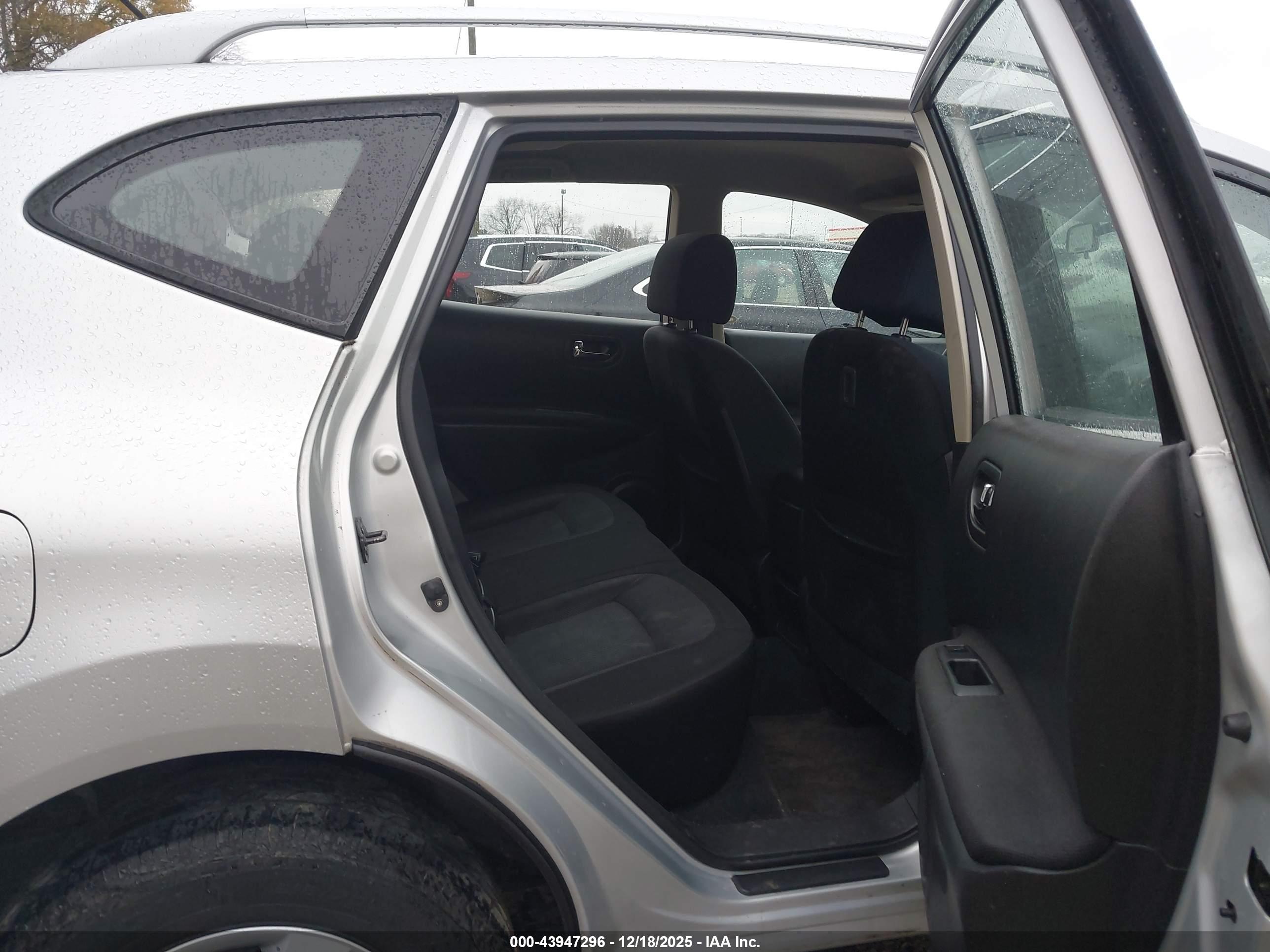 NISSAN ROGUE image 8