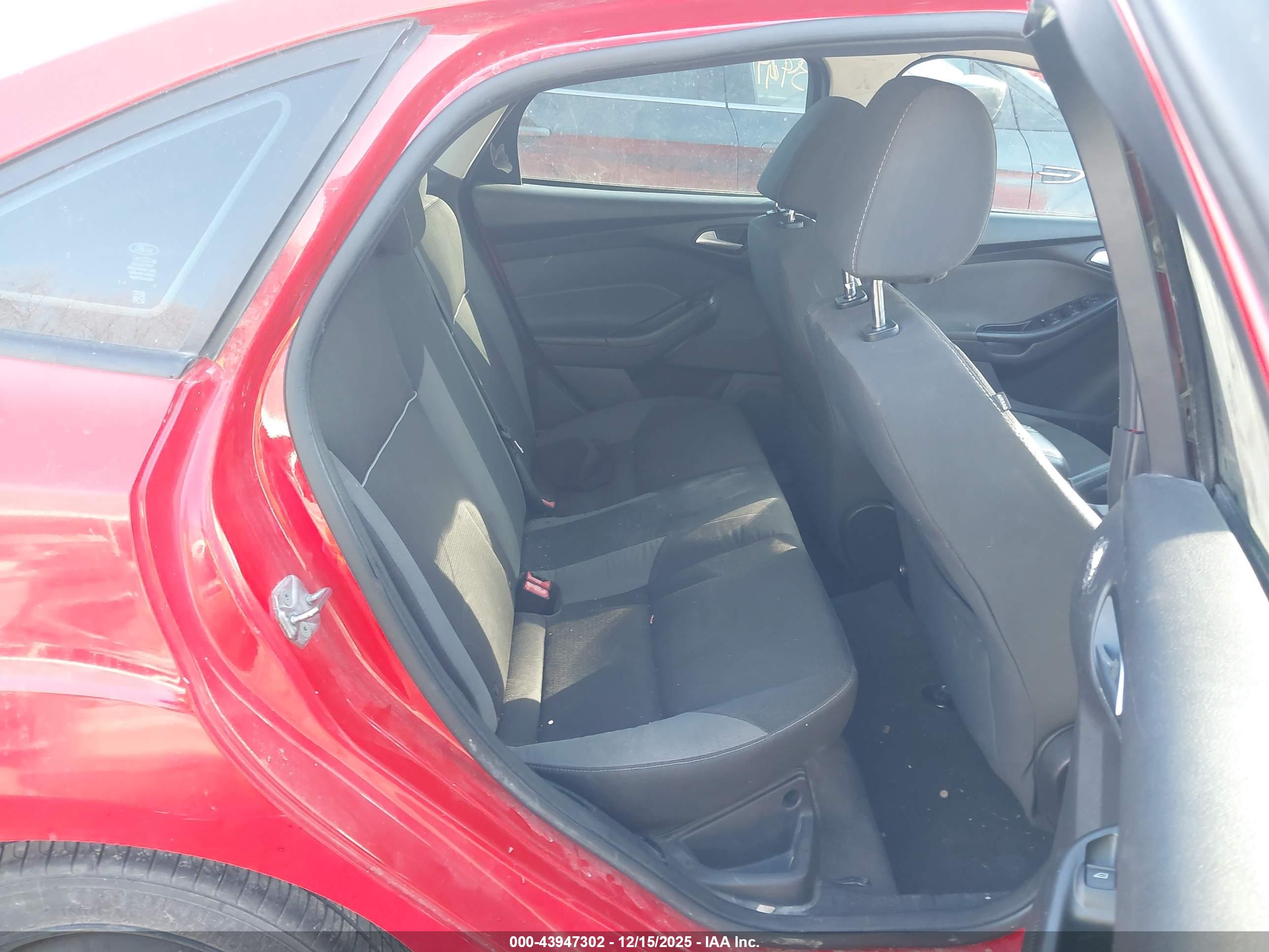 FORD FOCUS image 8