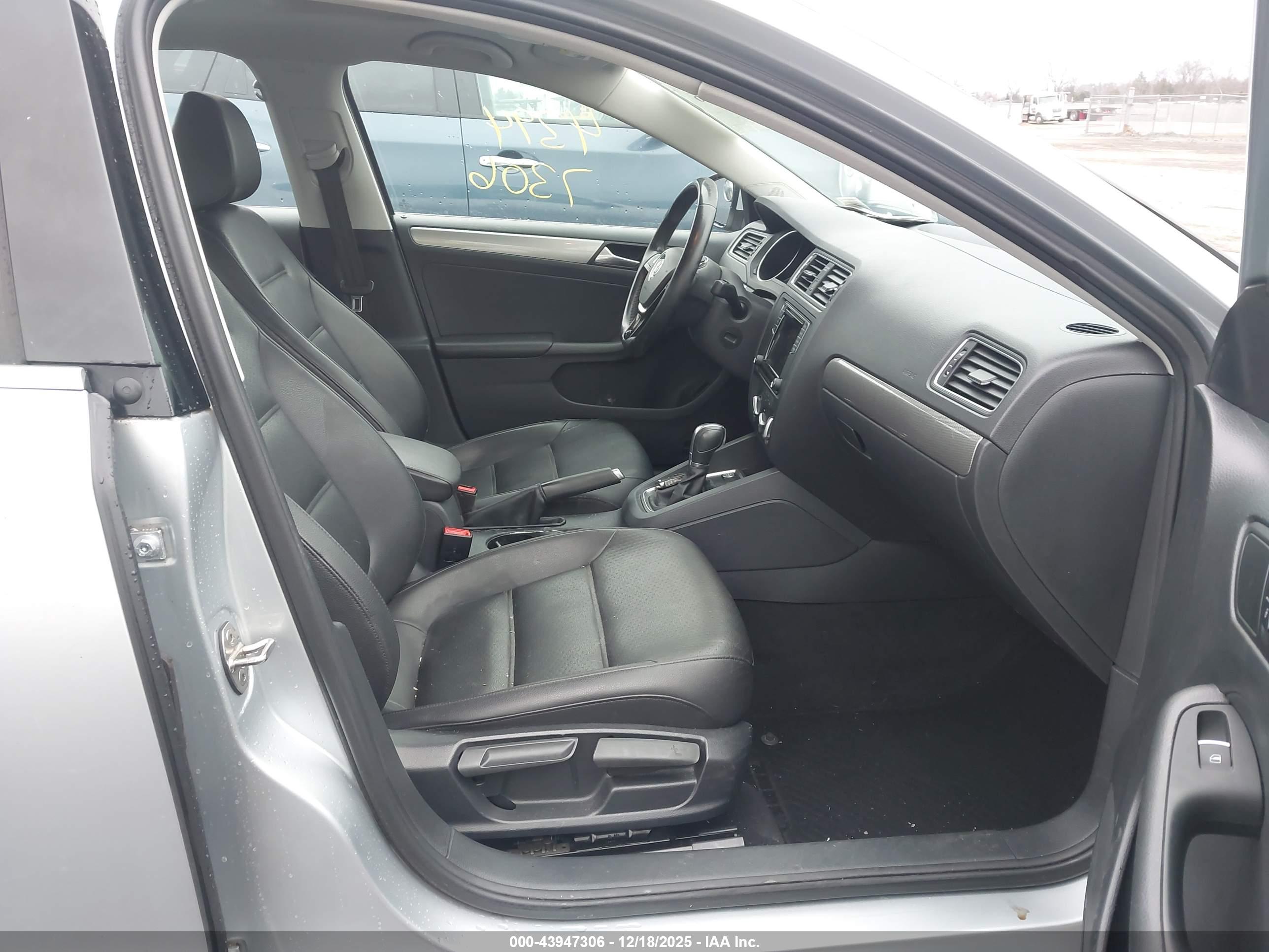 VOLKSWAGEN JETTA image 5