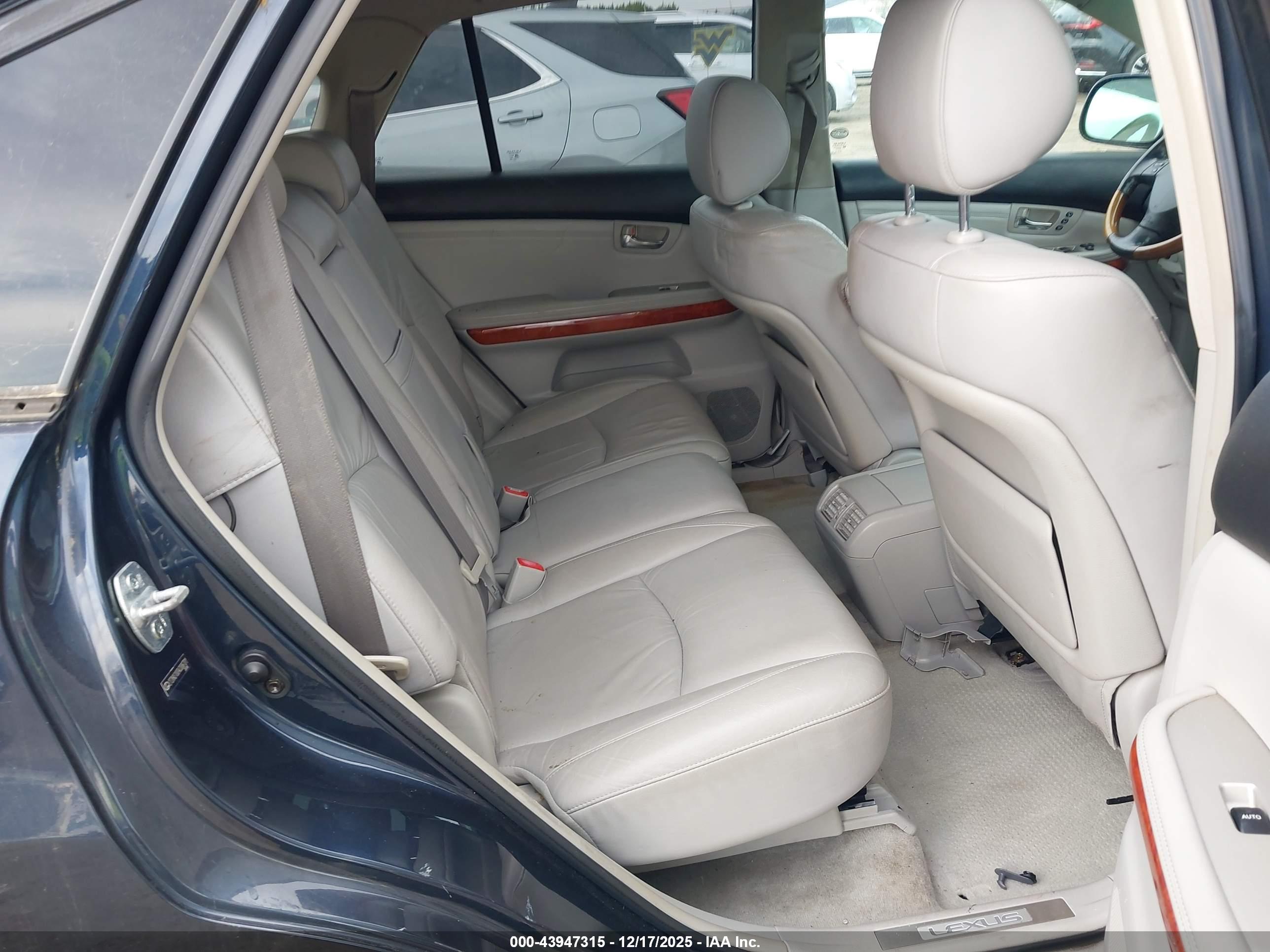LEXUS RX image 8