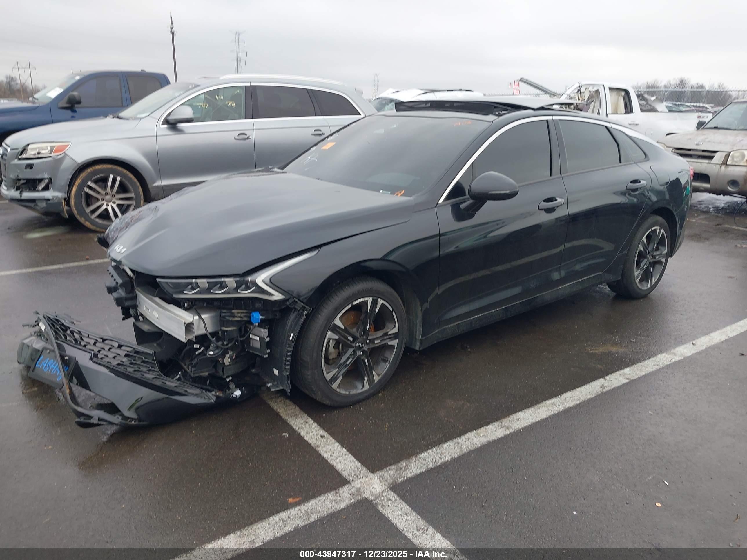 KIA K5 image 2