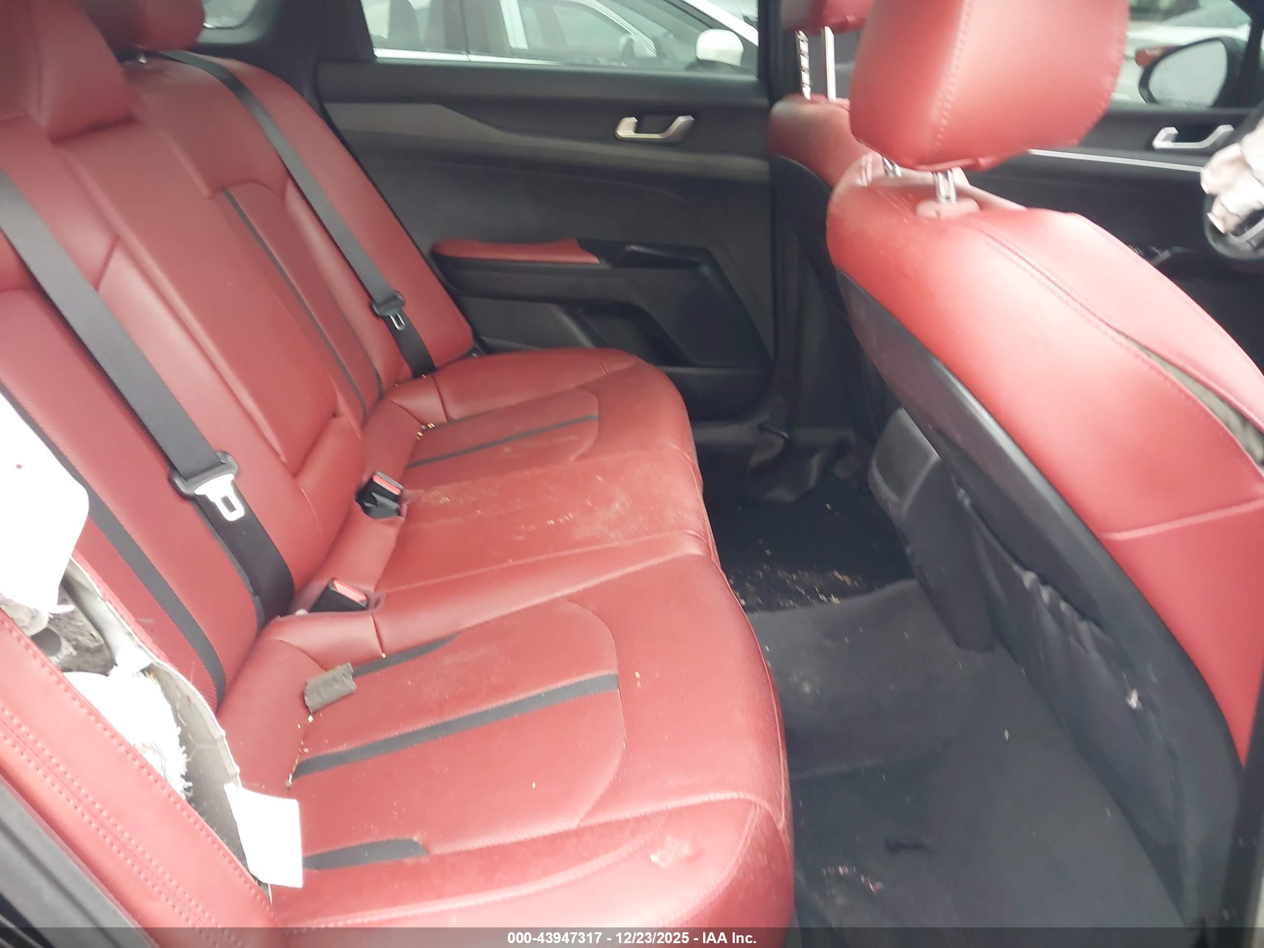 KIA K5 image 8