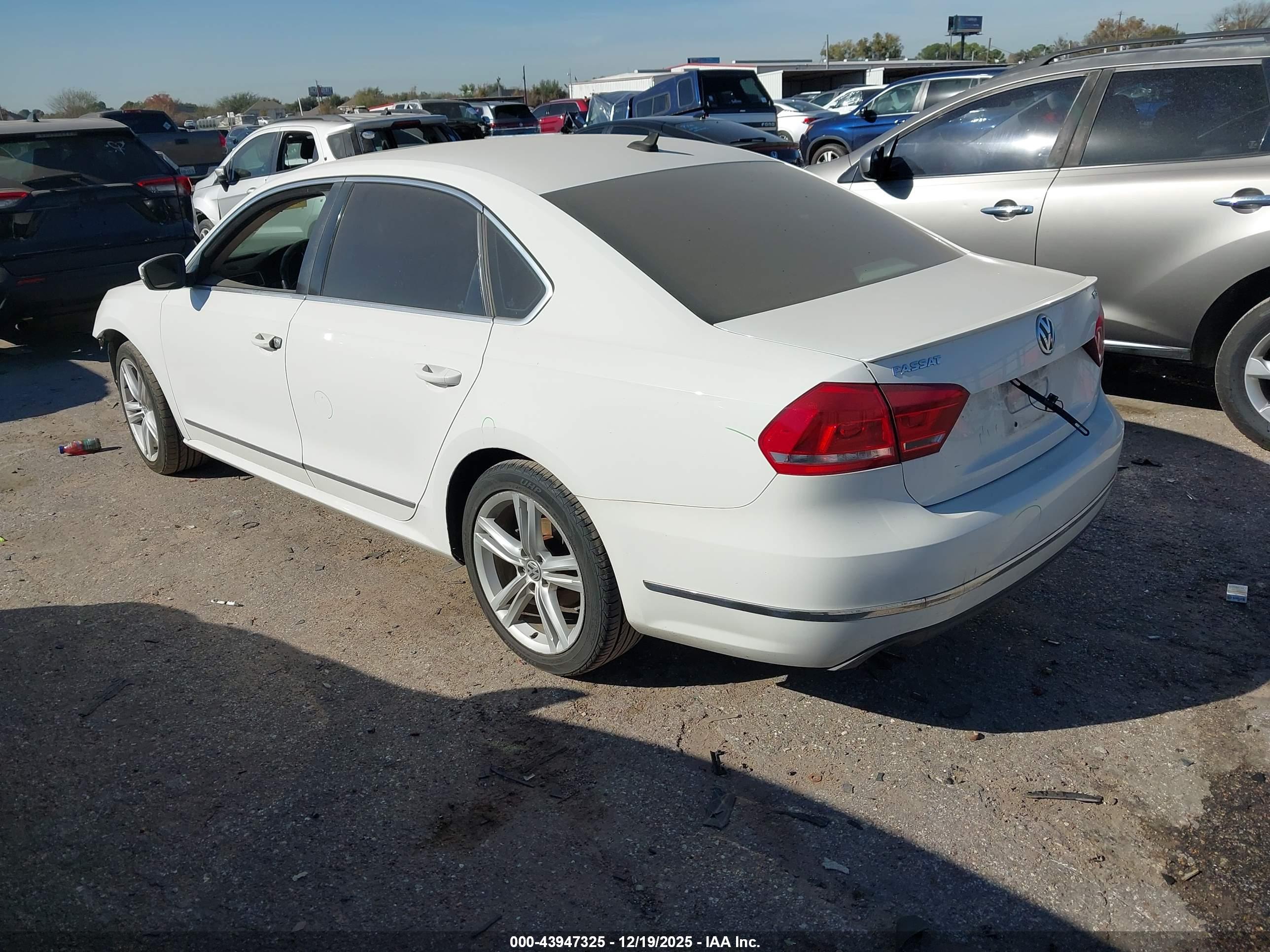 VOLKSWAGEN PASSAT image 3