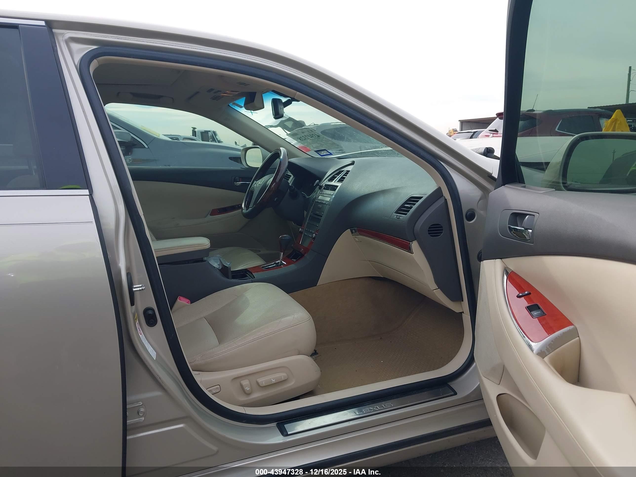 LEXUS ES image 5