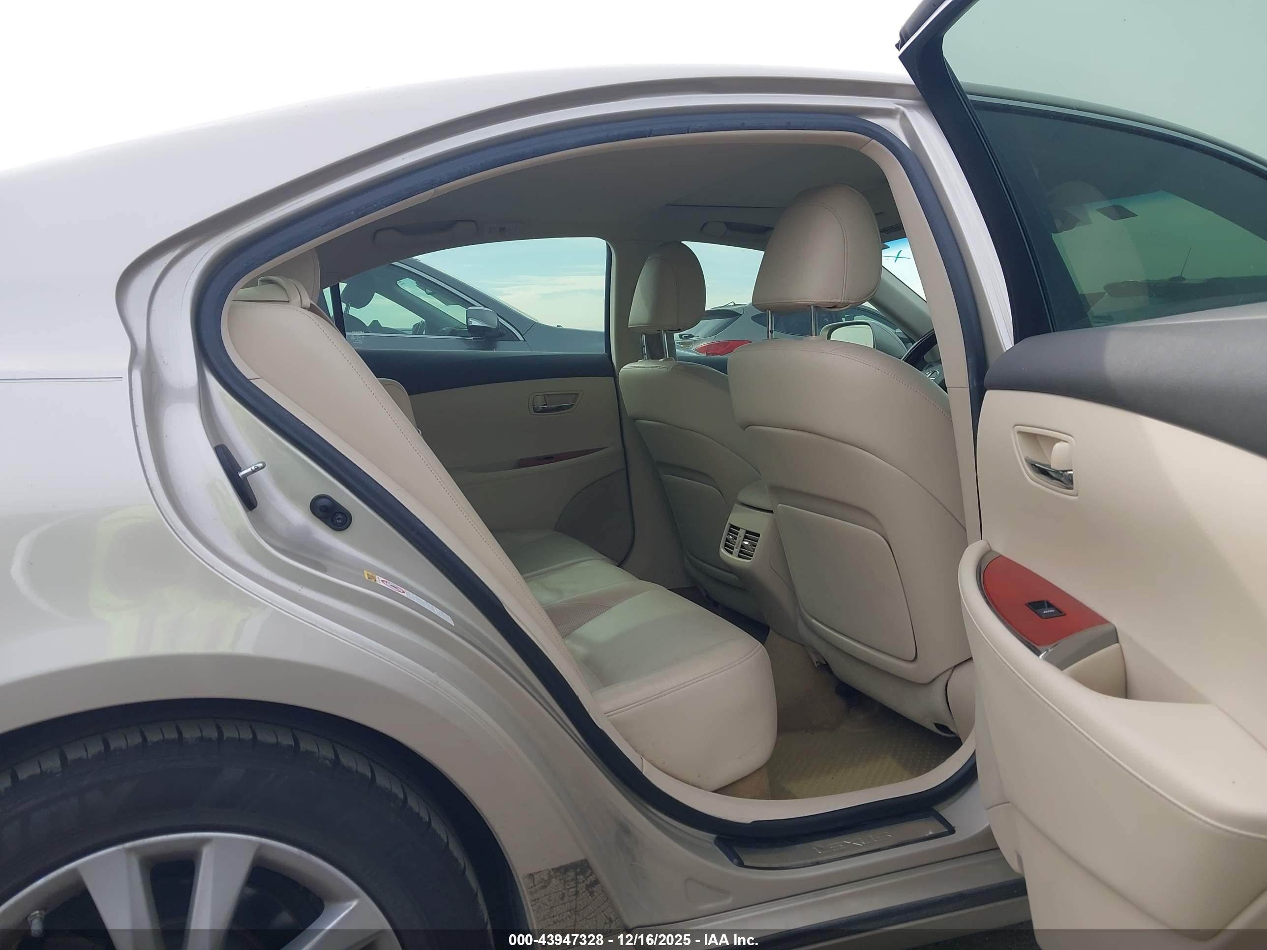 LEXUS ES image 8