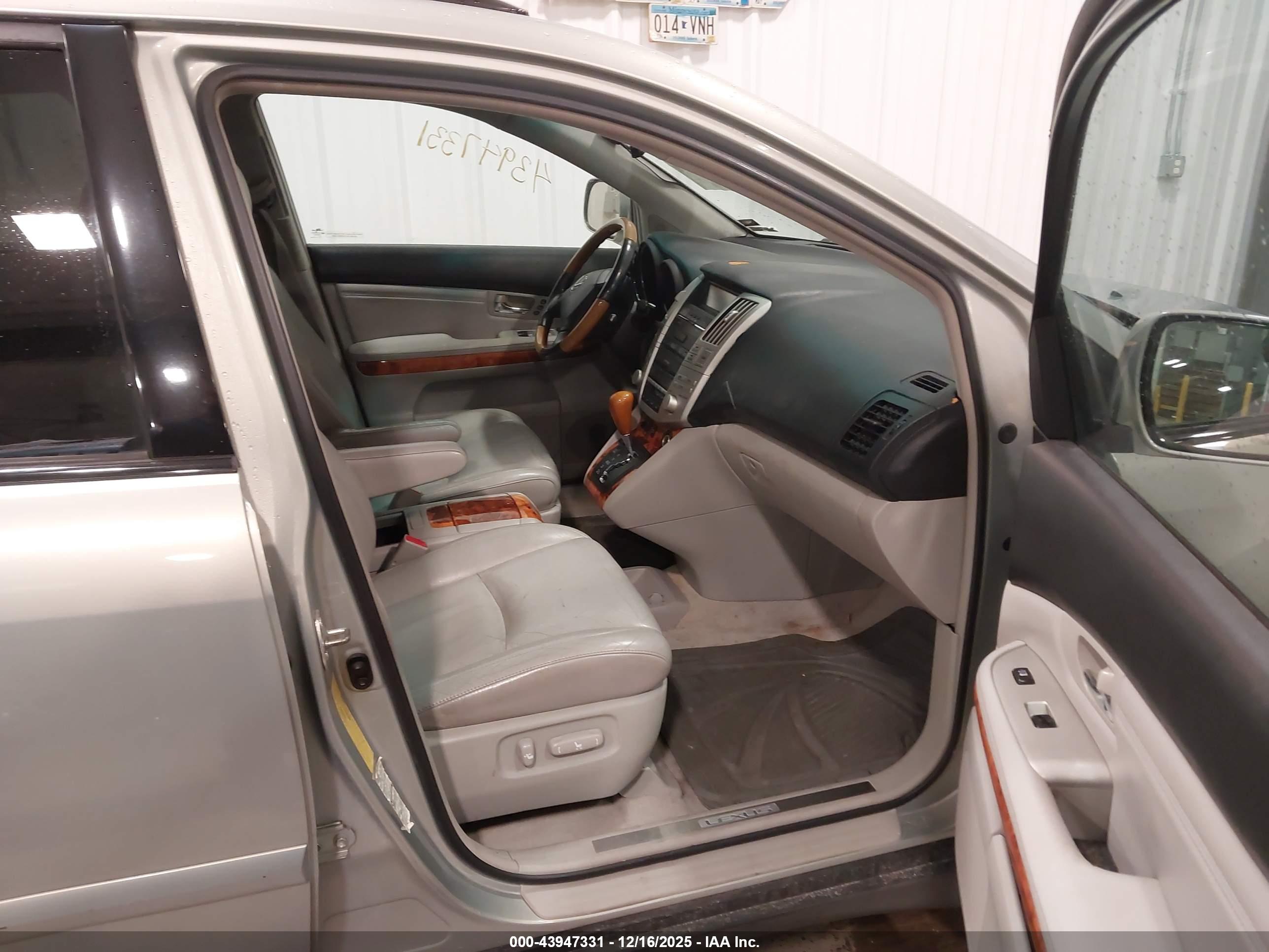 LEXUS RX image 5