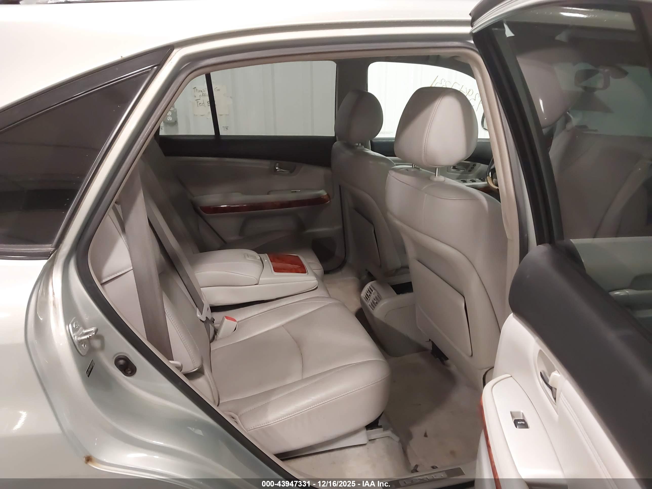 LEXUS RX image 8