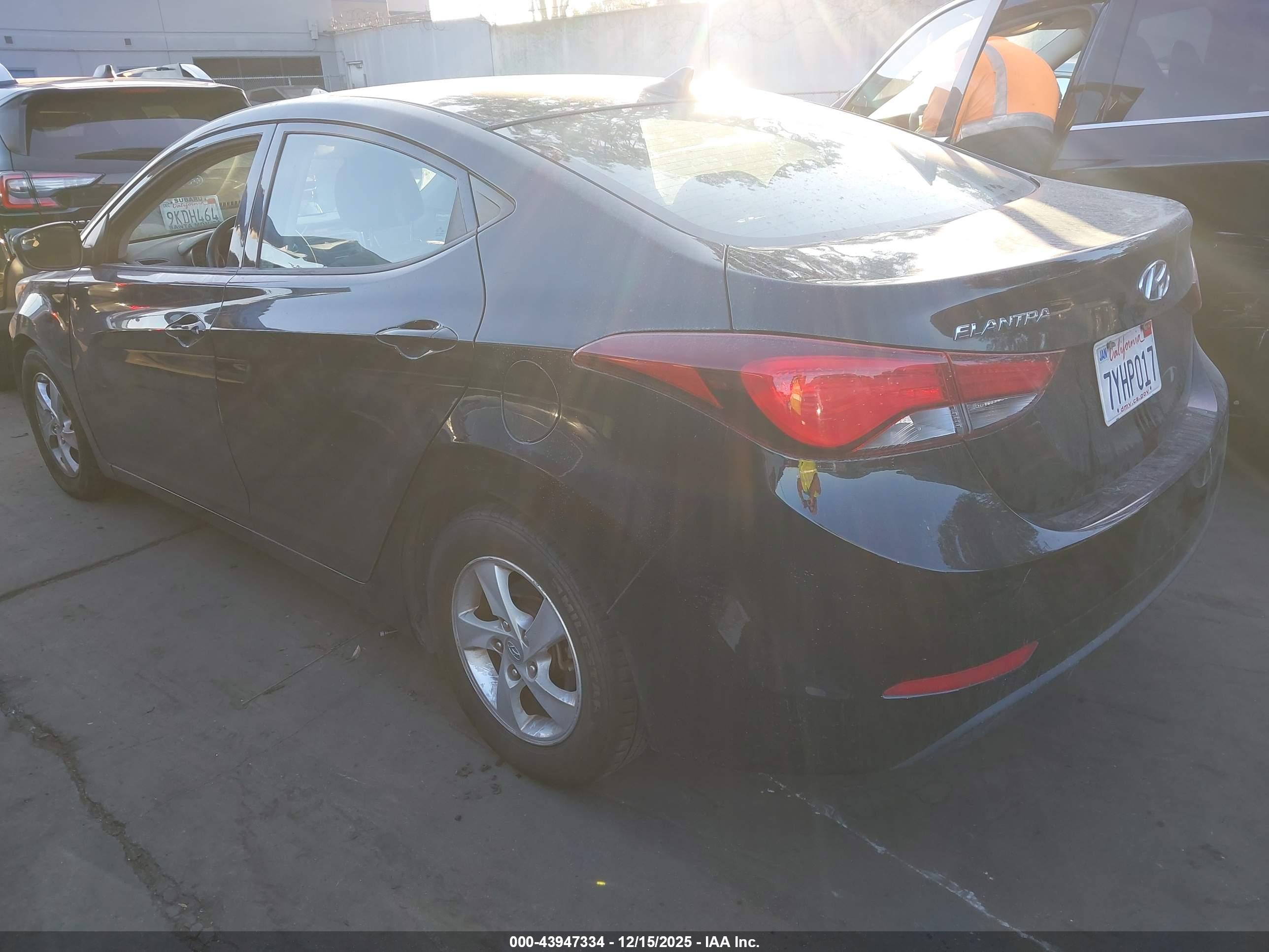 HYUNDAI ELANTRA image 3