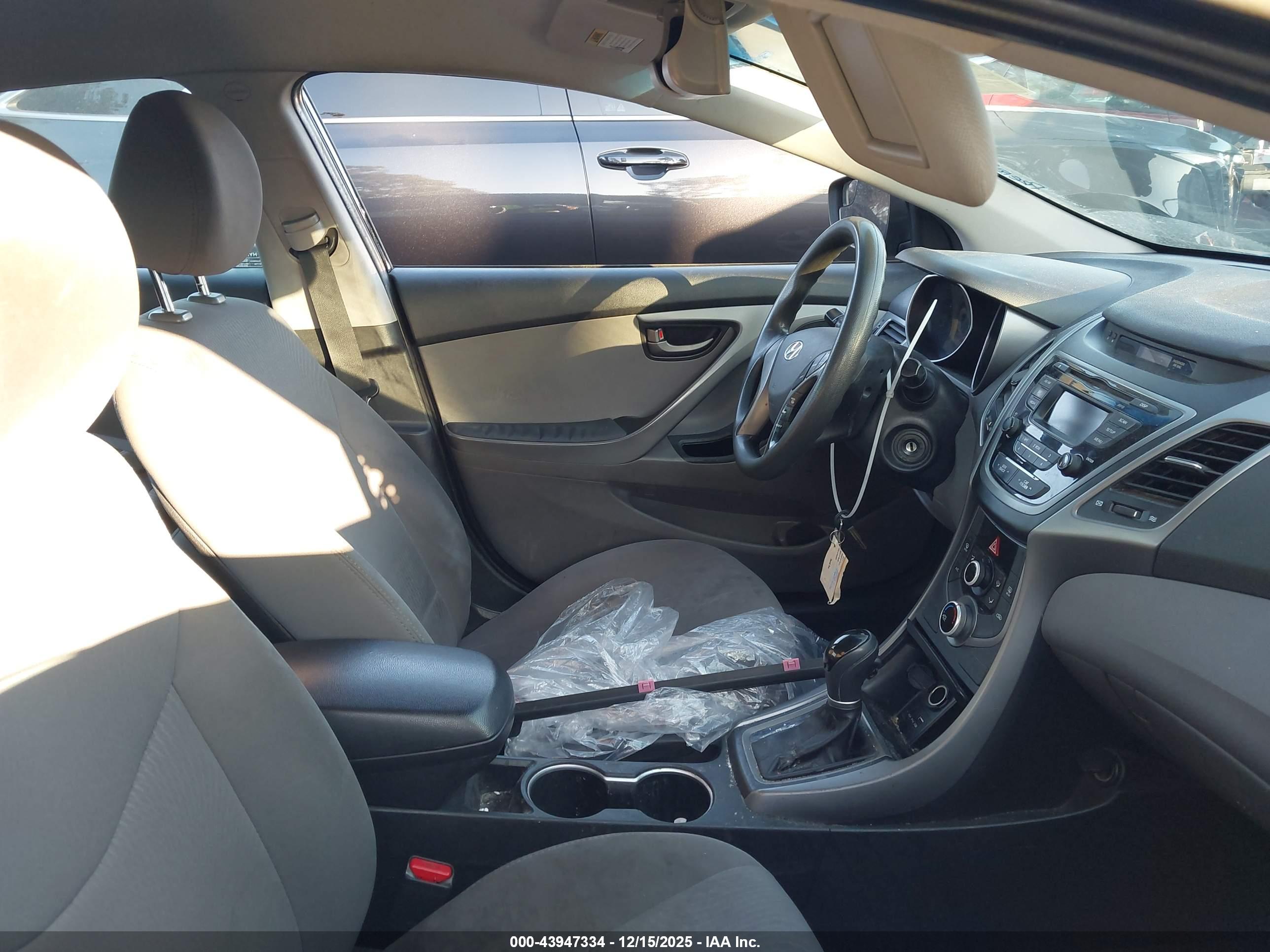 HYUNDAI ELANTRA image 5