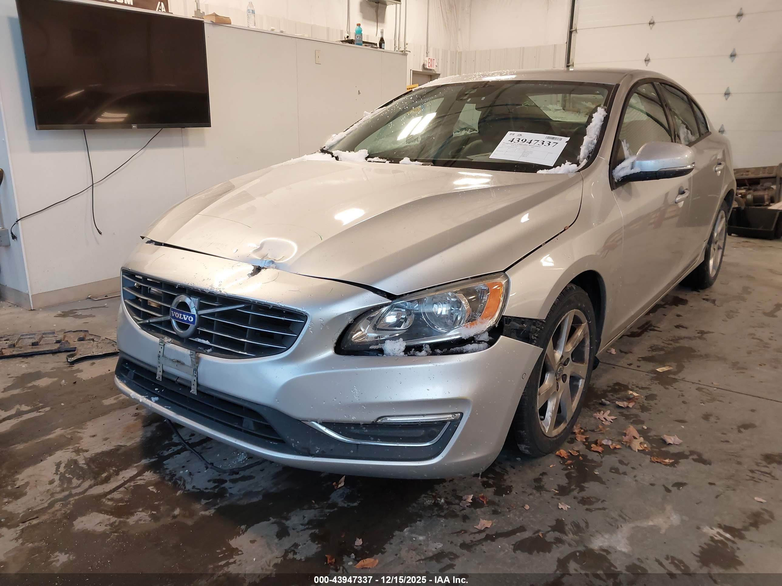 VOLVO S60 image 2